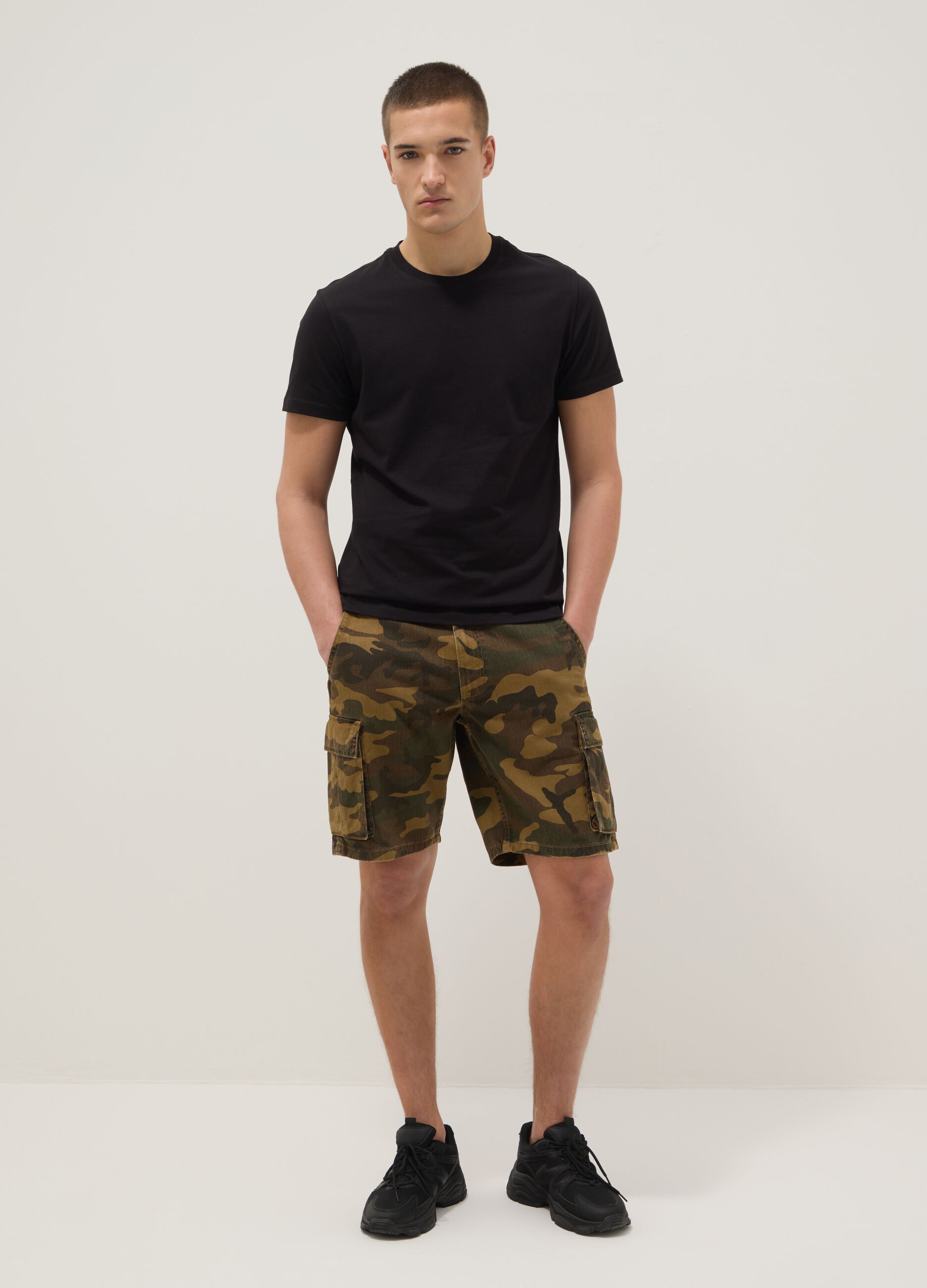 Green cotton cargo shorts