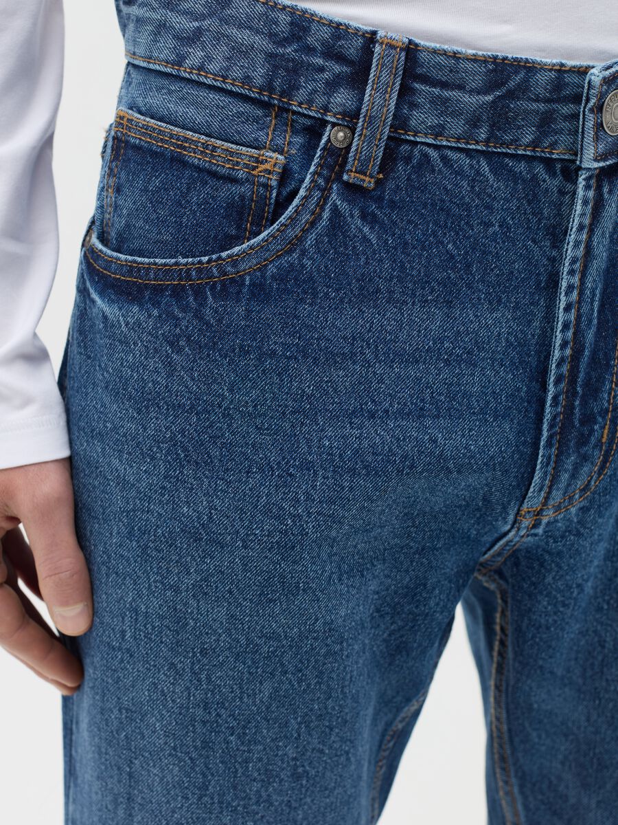 Slim-fit jeans with five pockets_2