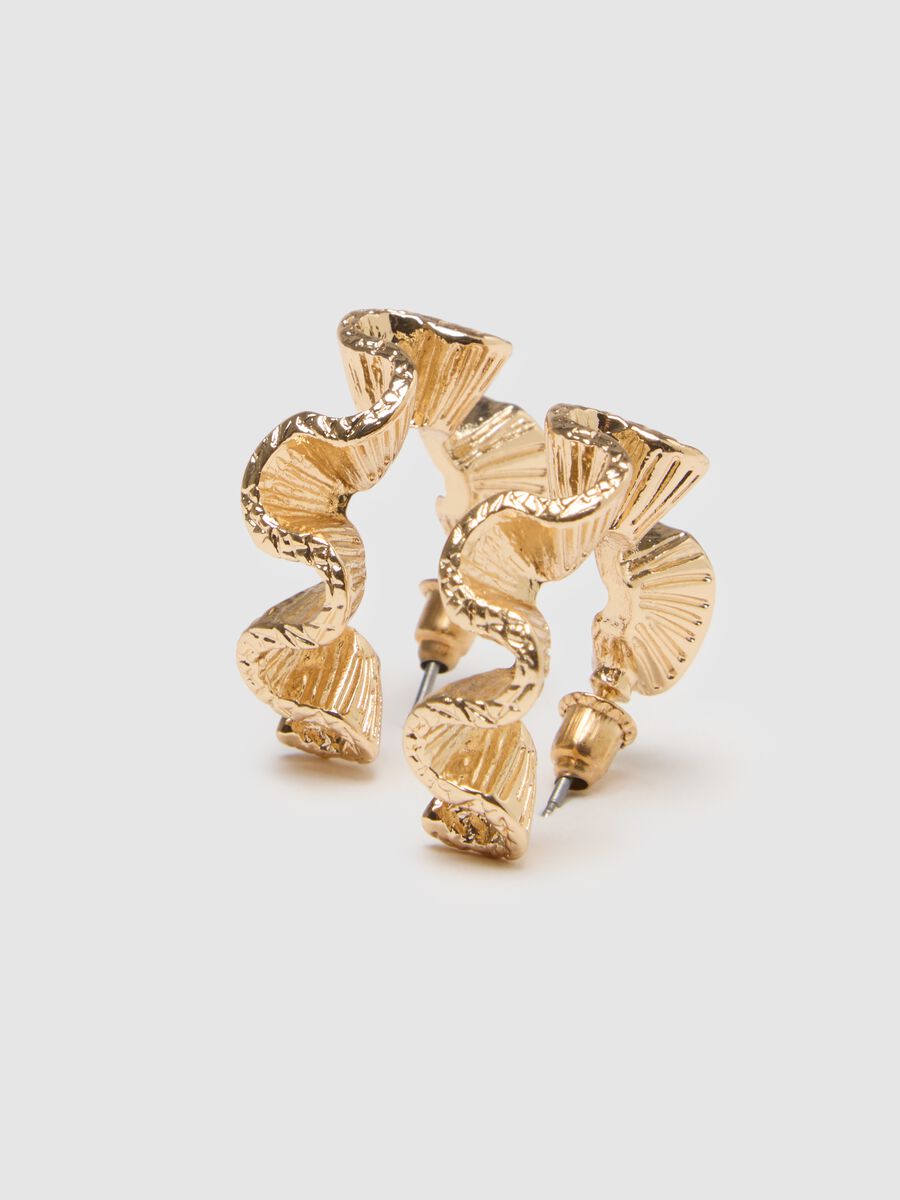 Gold-plated steel earrings with sophisticated design_2