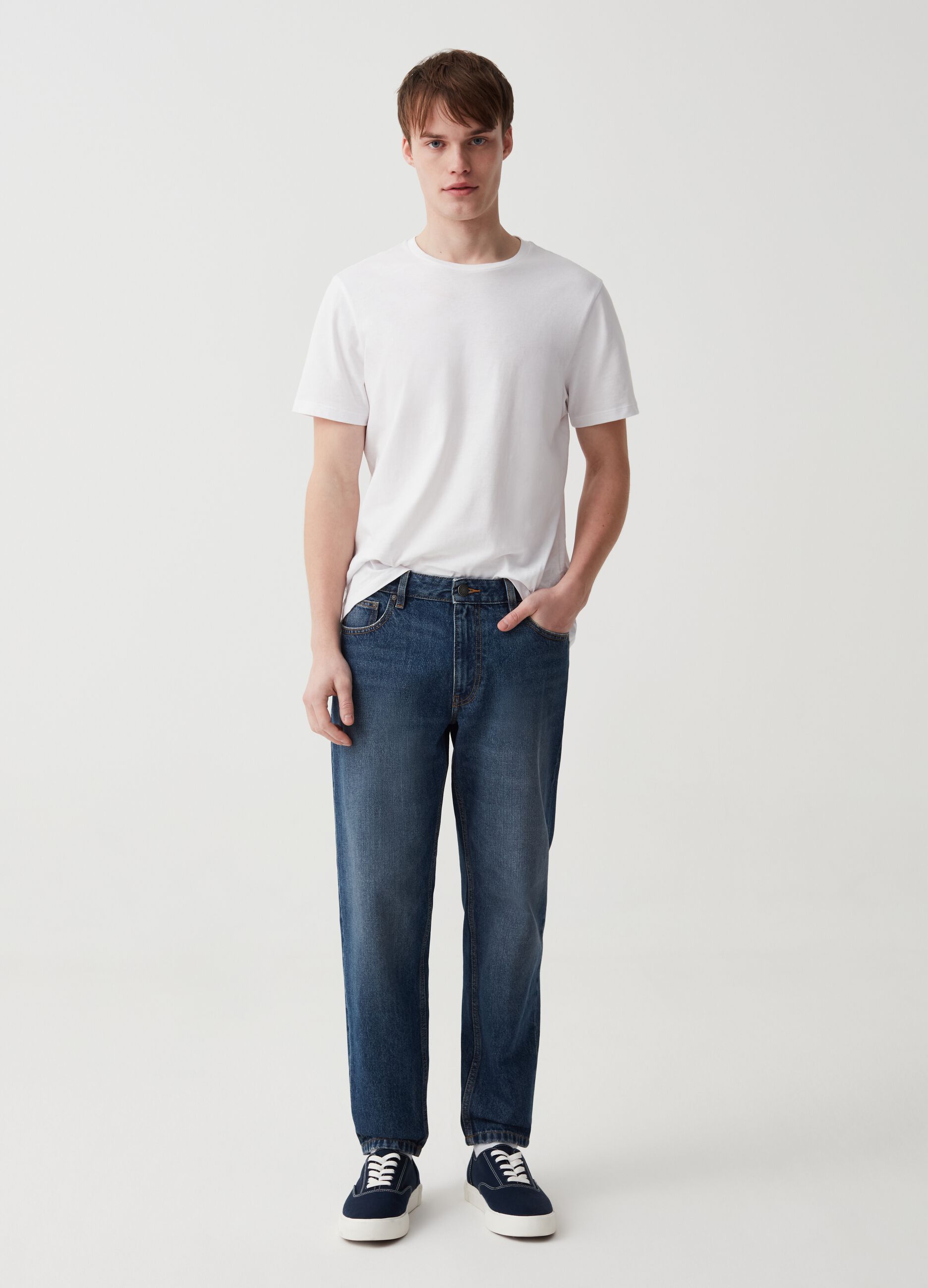 Relaxed-fit jeans with five pockets