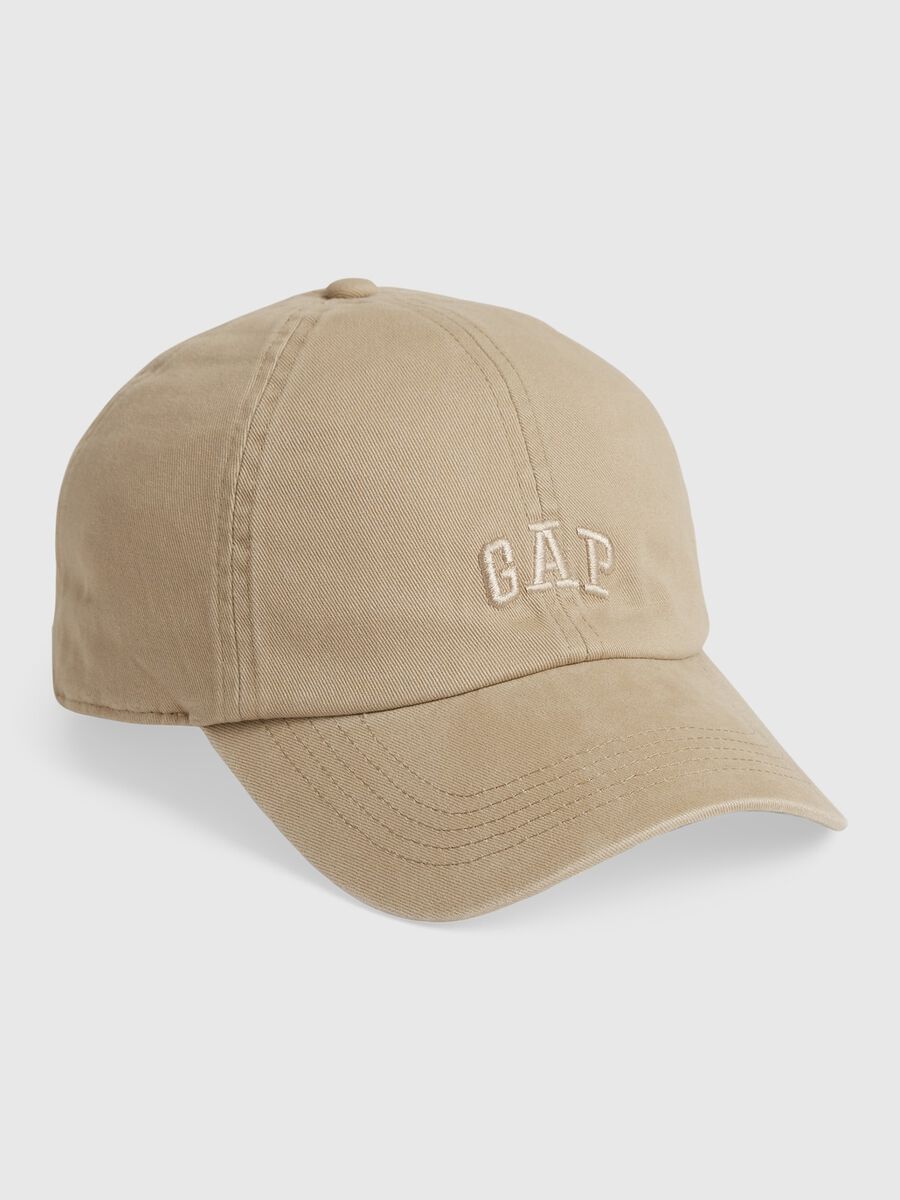 Baseball cap with embroidered logo._0