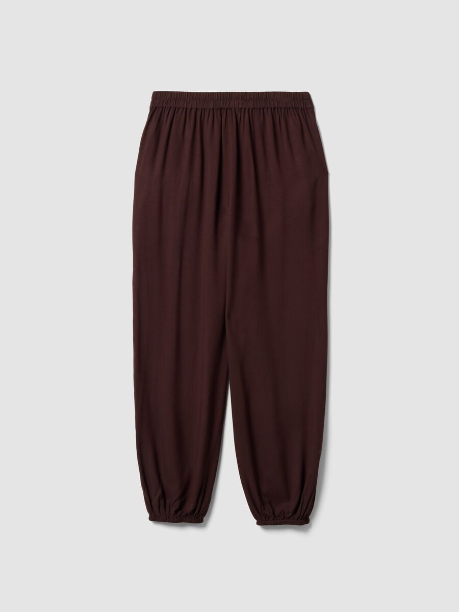 Pantaloni marroni in pura viscosa con fondo elasticizzato regular fit_5