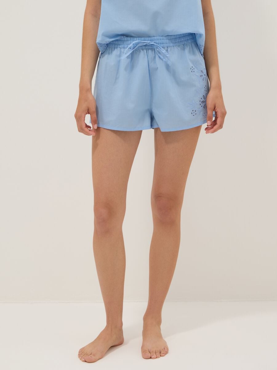 Light blue organic cotton pyjama shorts with embroidery_1