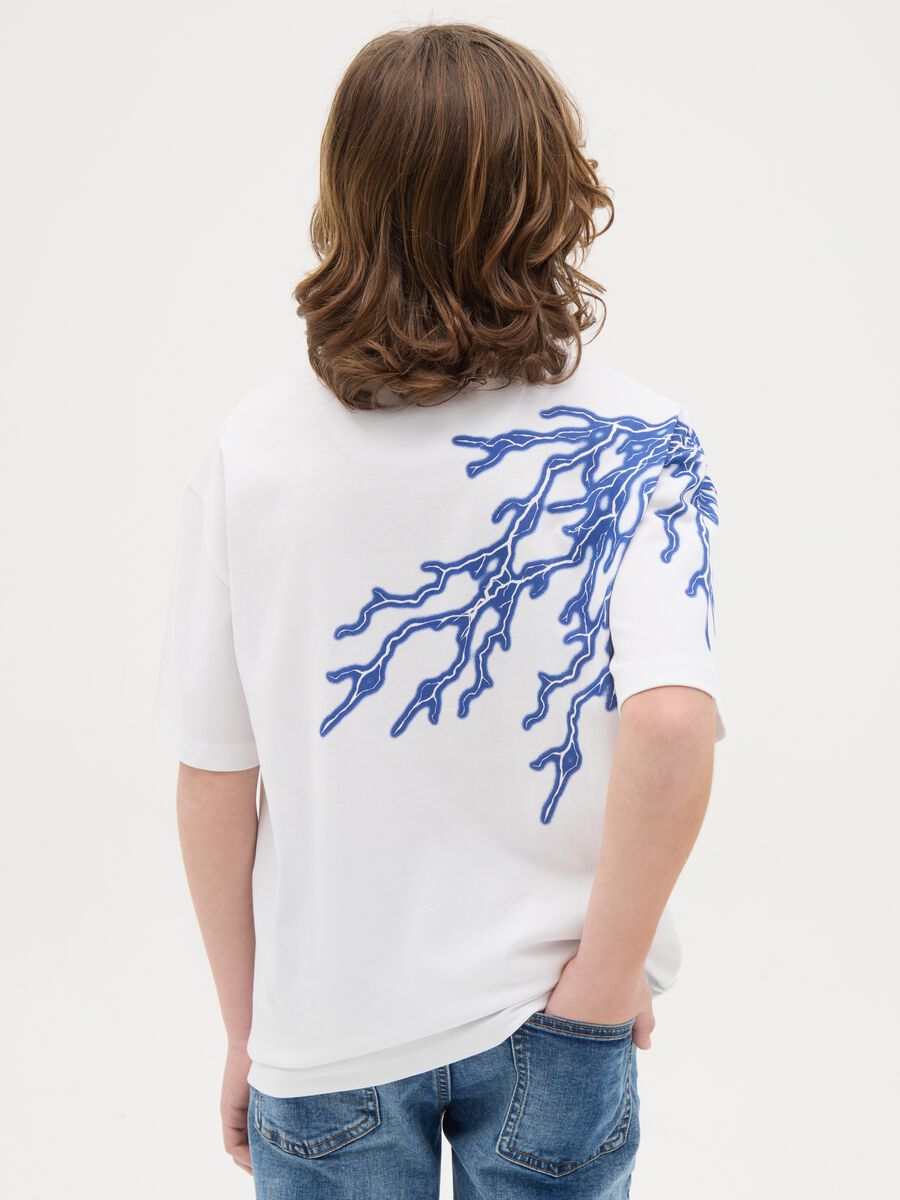 T-shirt in cotone con stampa "Crush" e fulmini _2