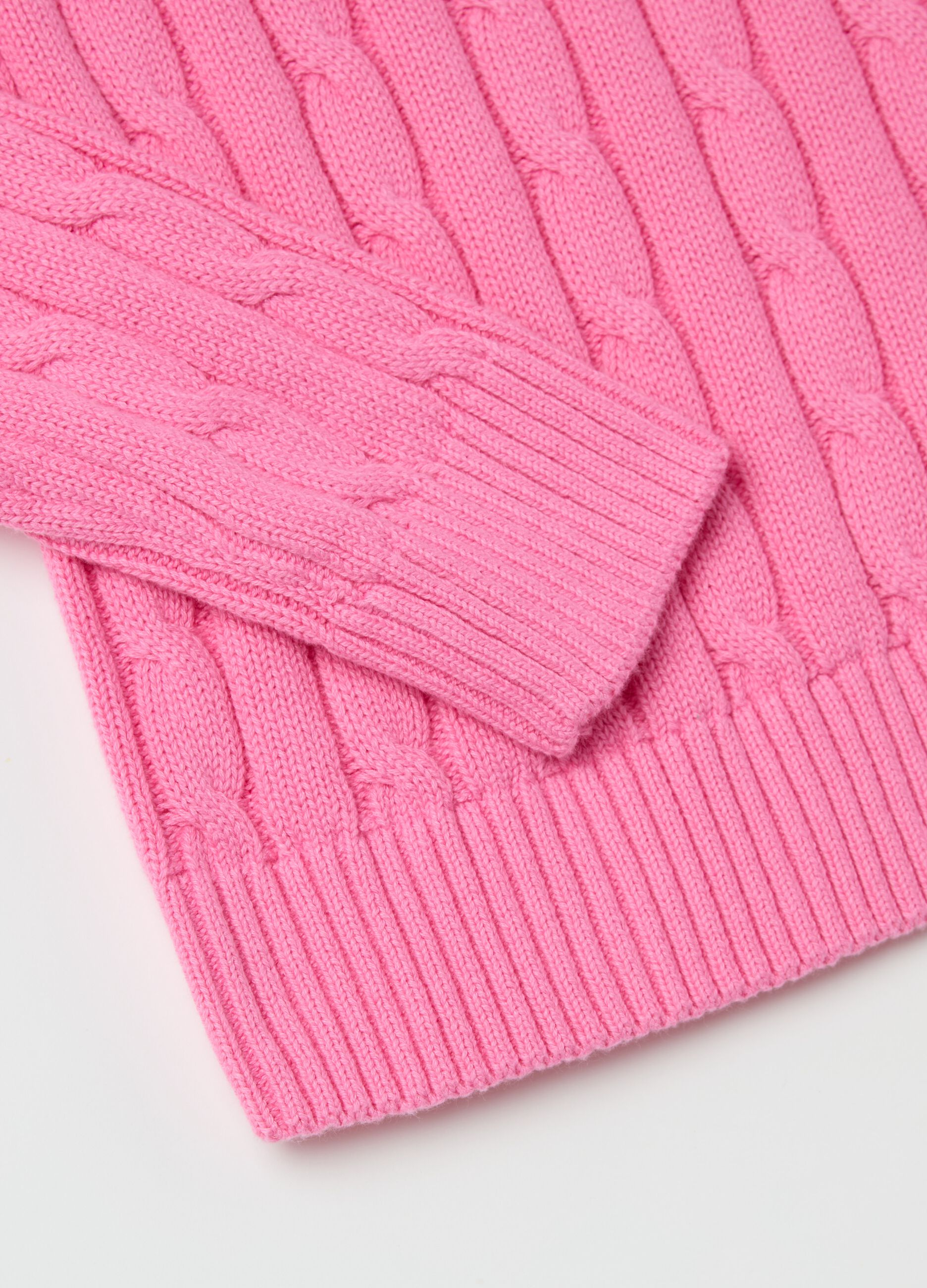 Ribbed pullover with cable-knit design