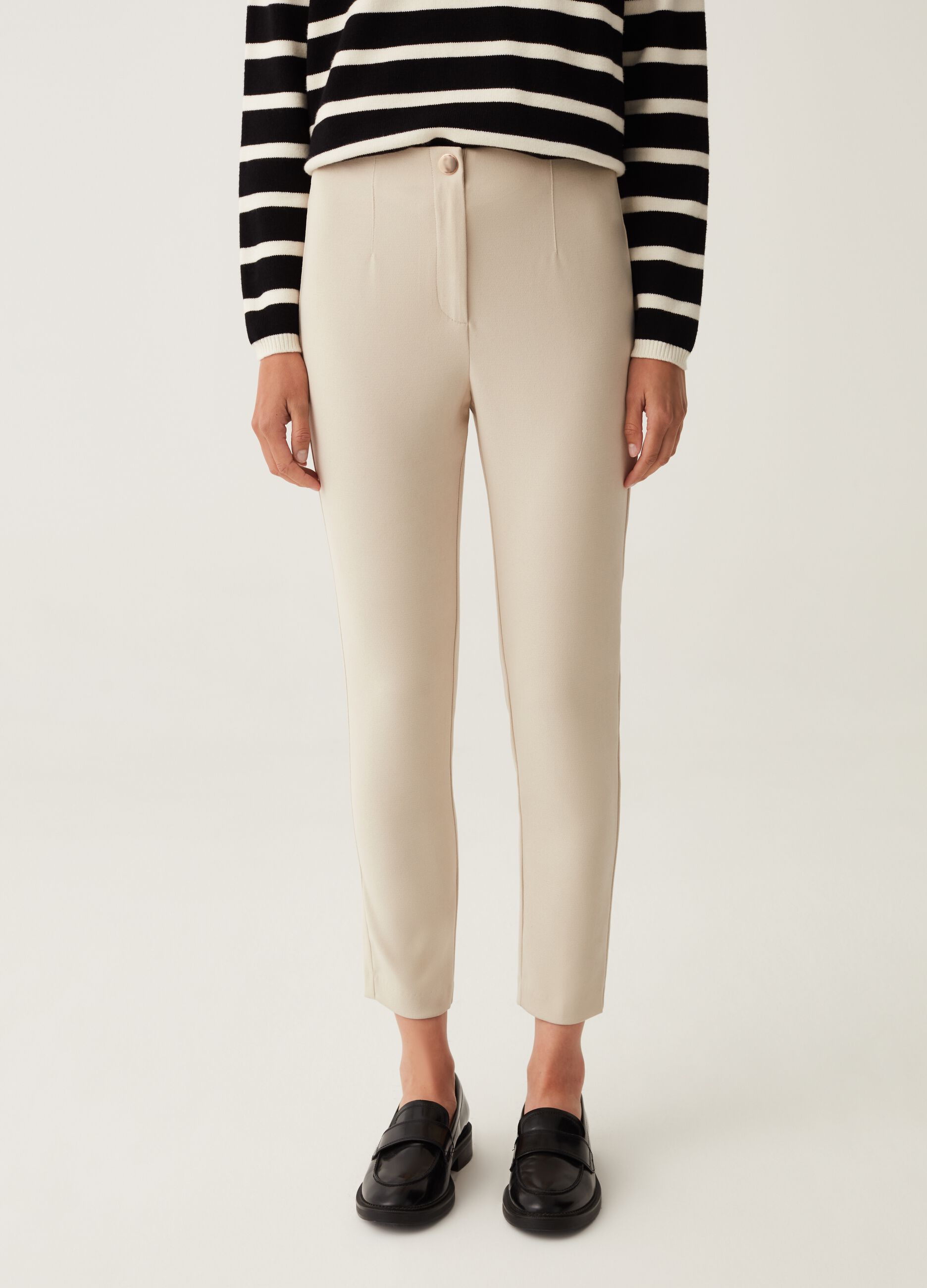 Leggings cropped con bottone_1