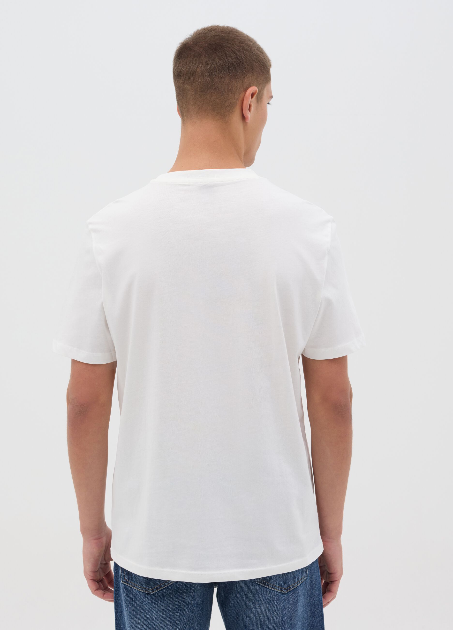 White T-shirt with Maui and Sons logo