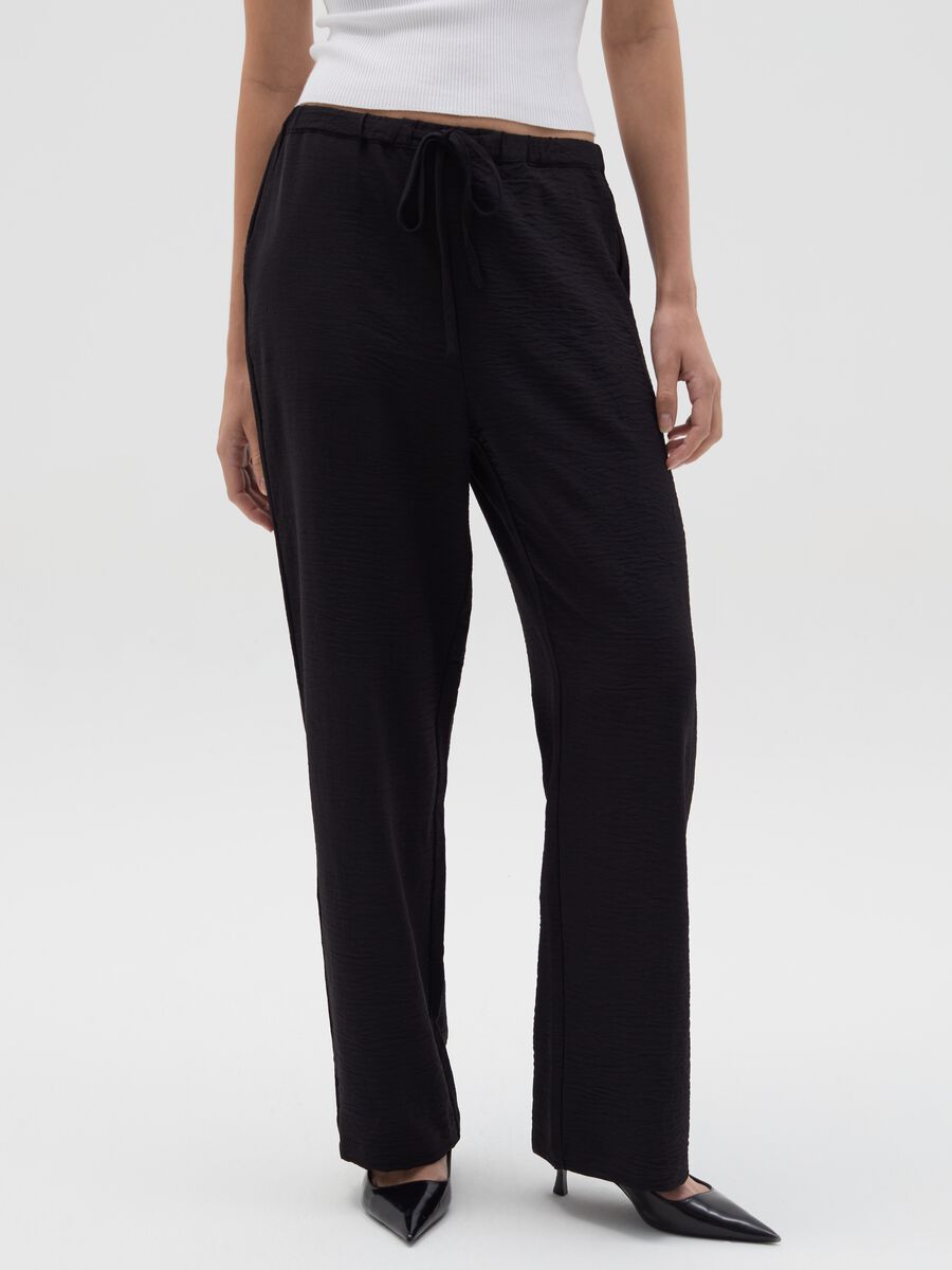 Crinkle-effect fluid trousers_1
