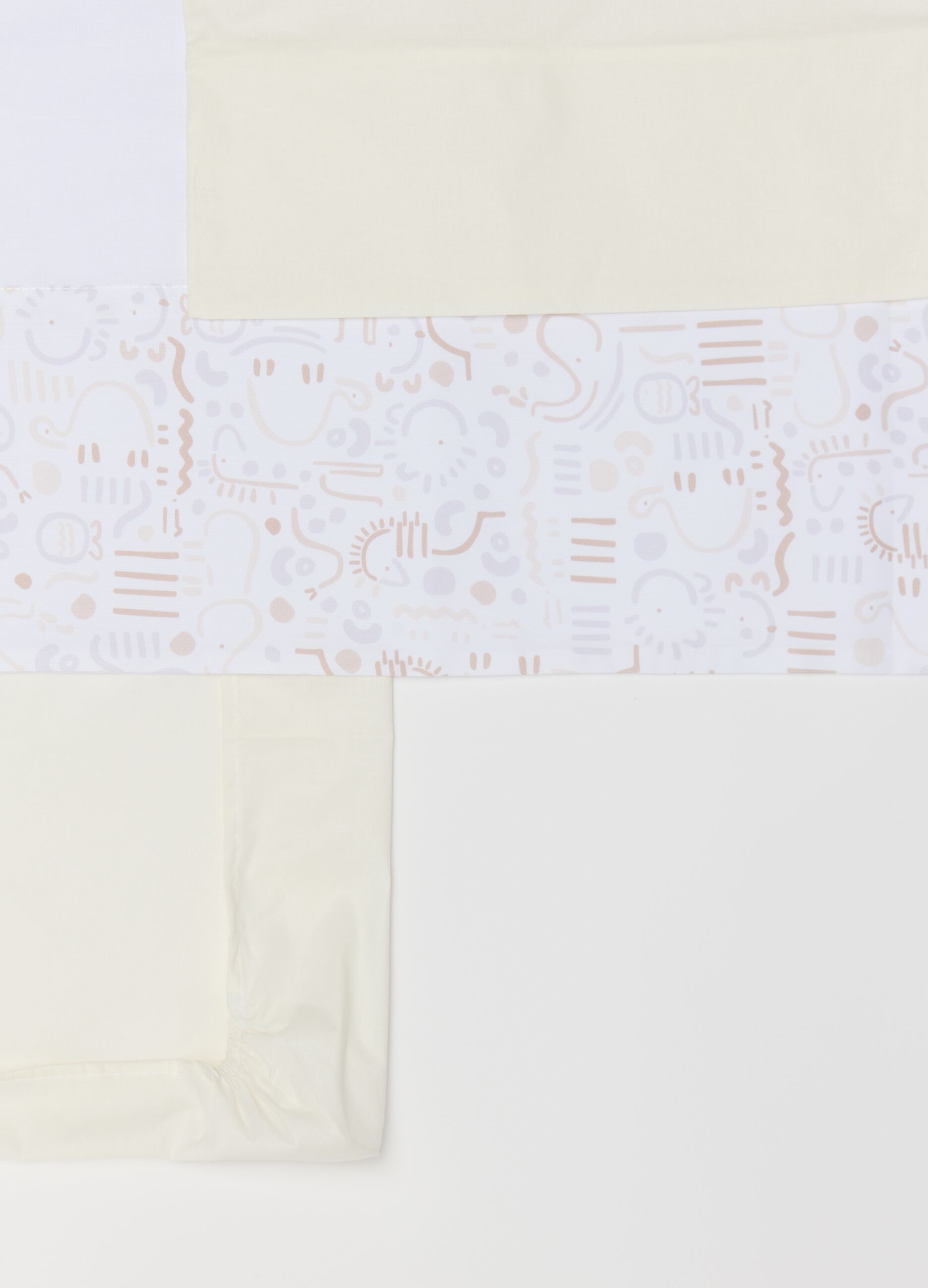 Three-piece white cotton crib set with ethnic style print