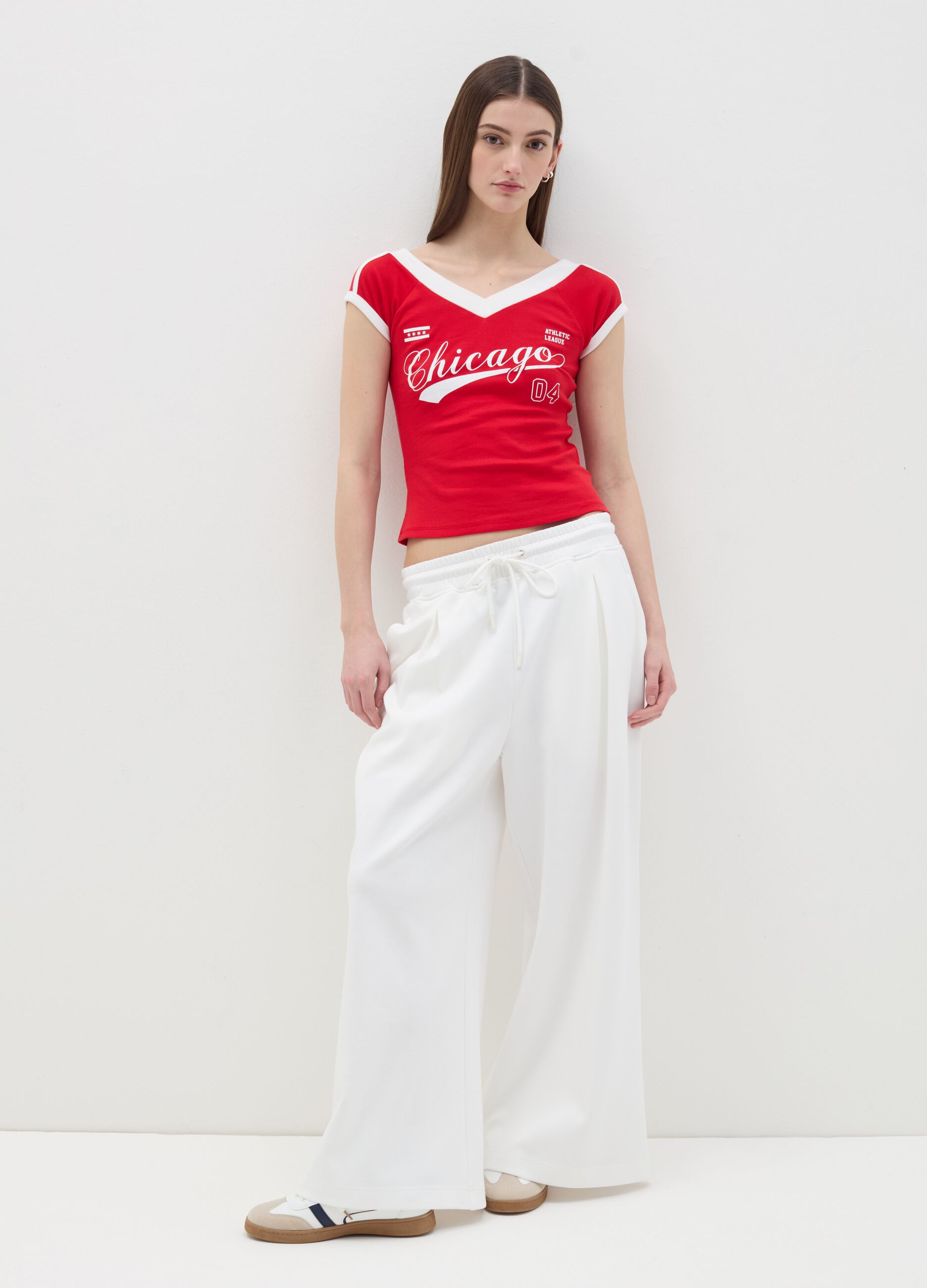 Wide-leg joggers with detail at the waist