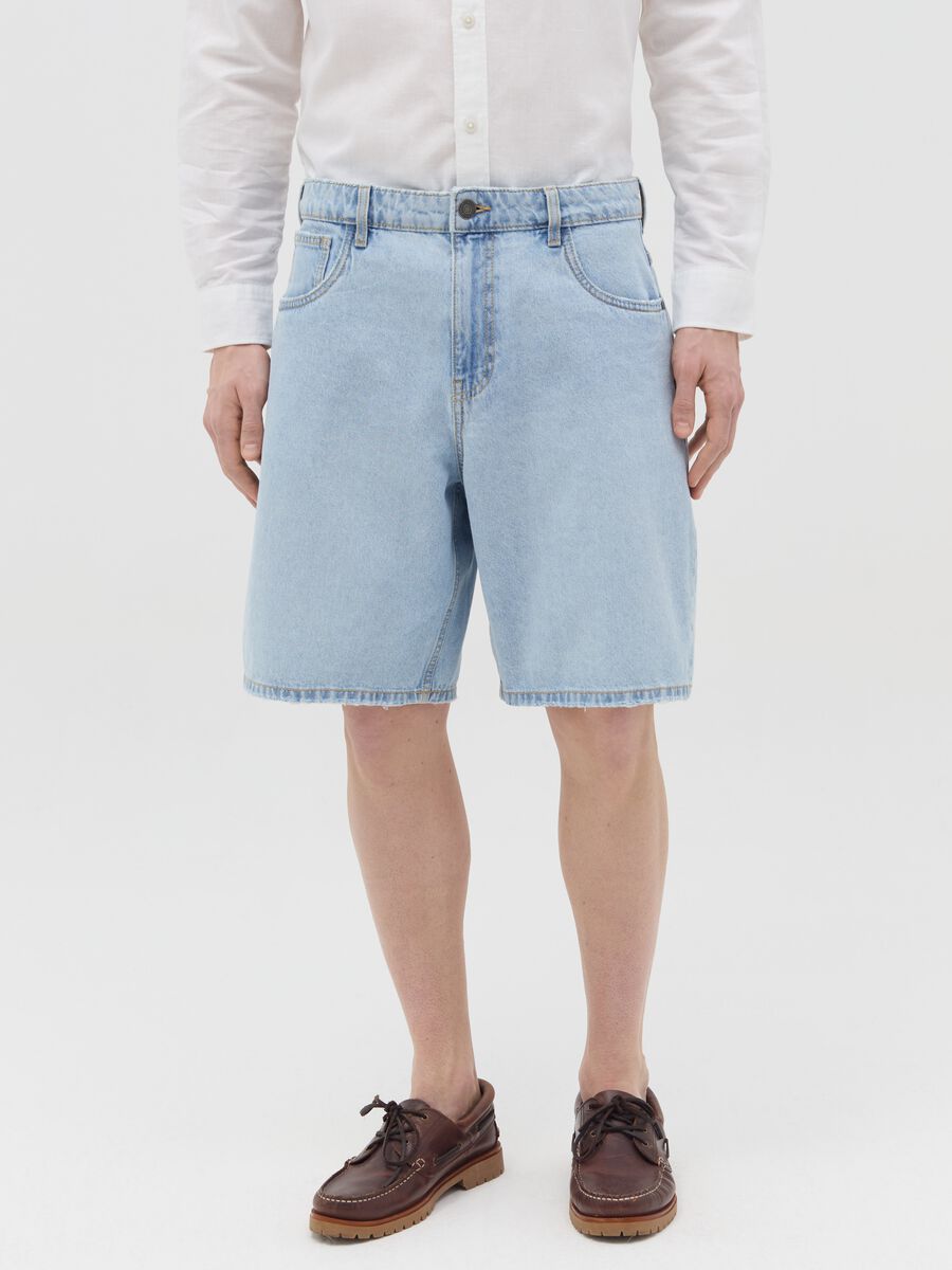 Baggy-fit Bermuda shorts in denim with five pockets_1
