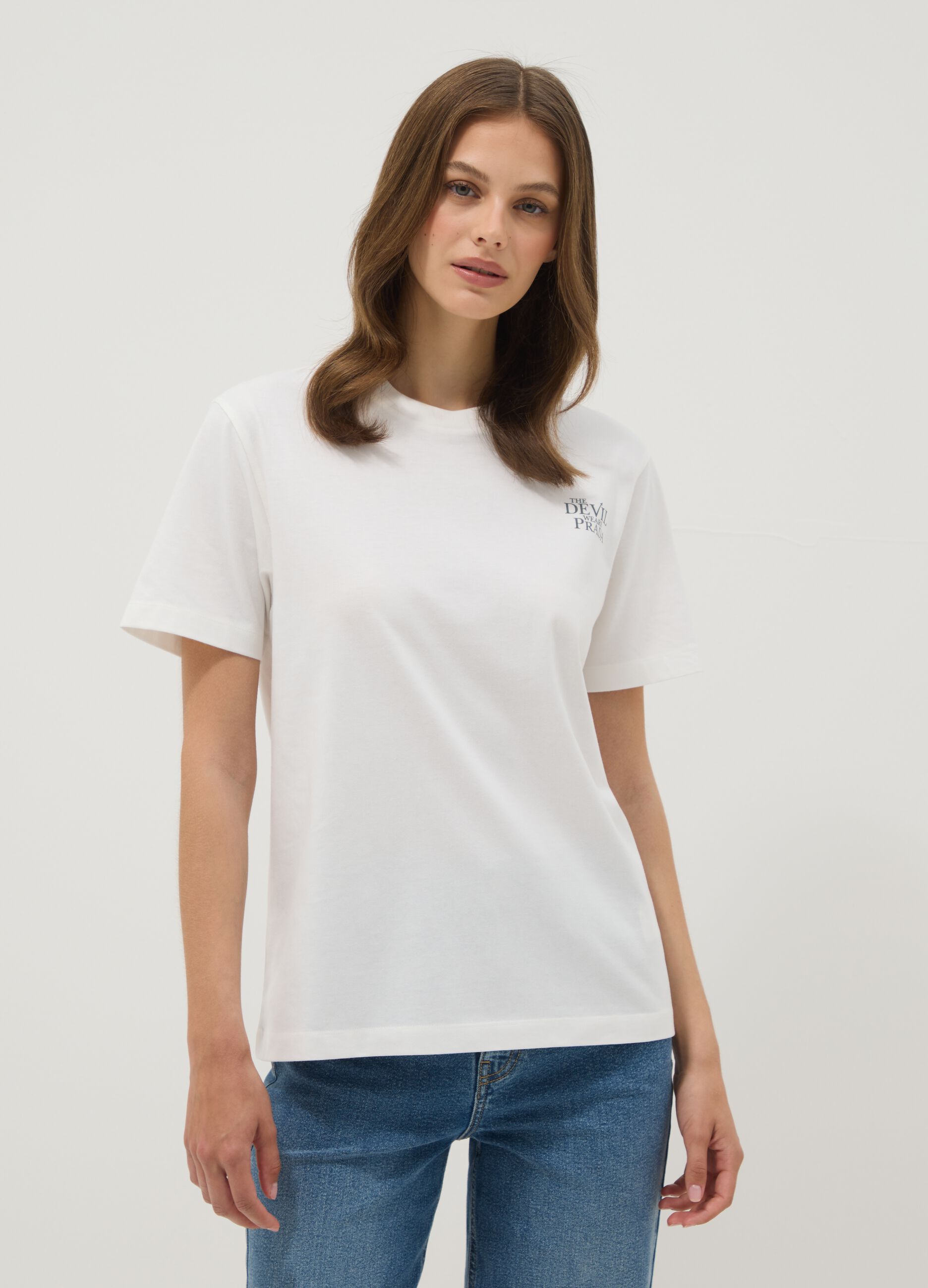White pure cotton T-shirt with "The Devil Wears Prada" print, oversized fit