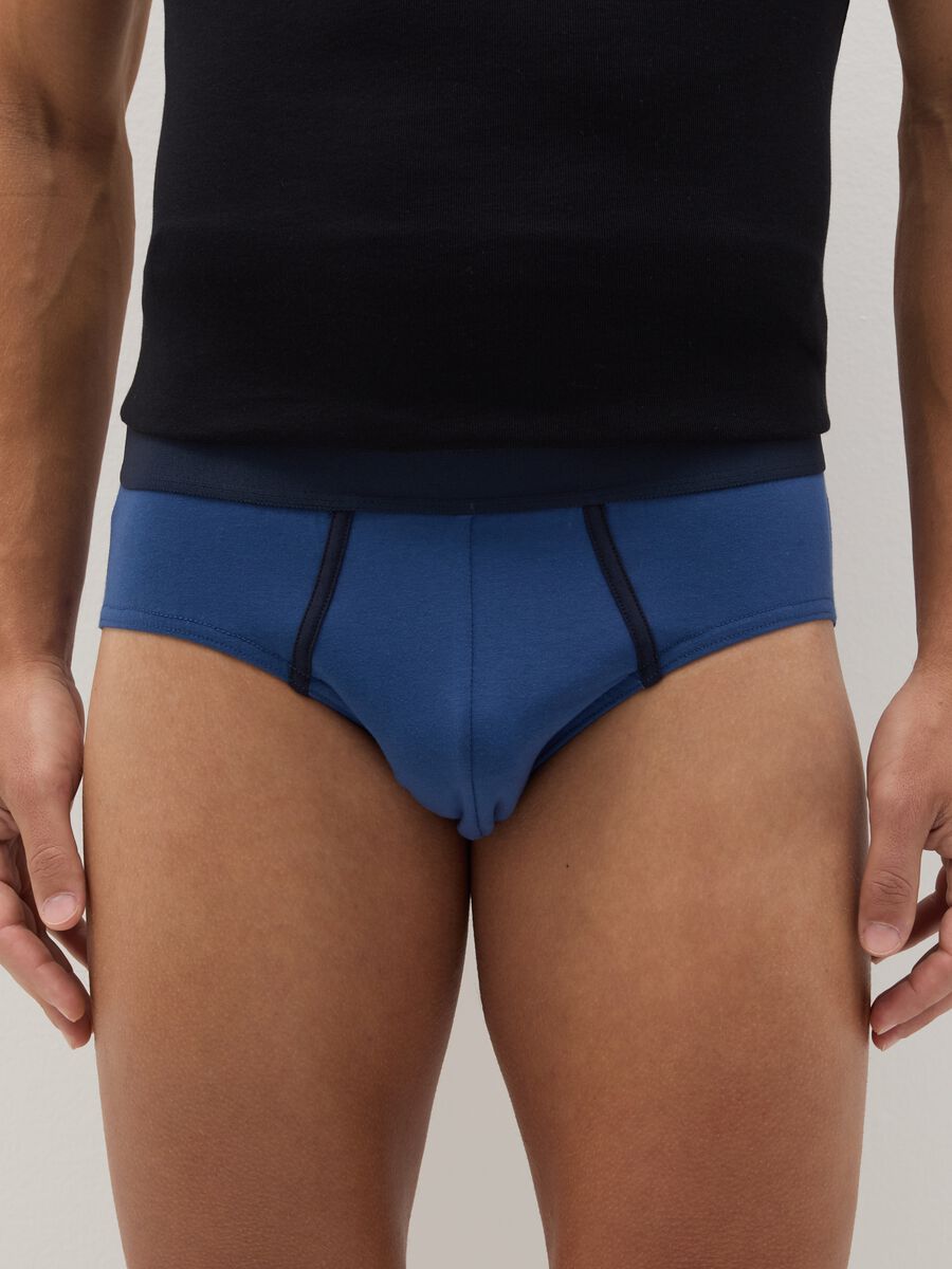 Three-pack briefs with contrasting details_1