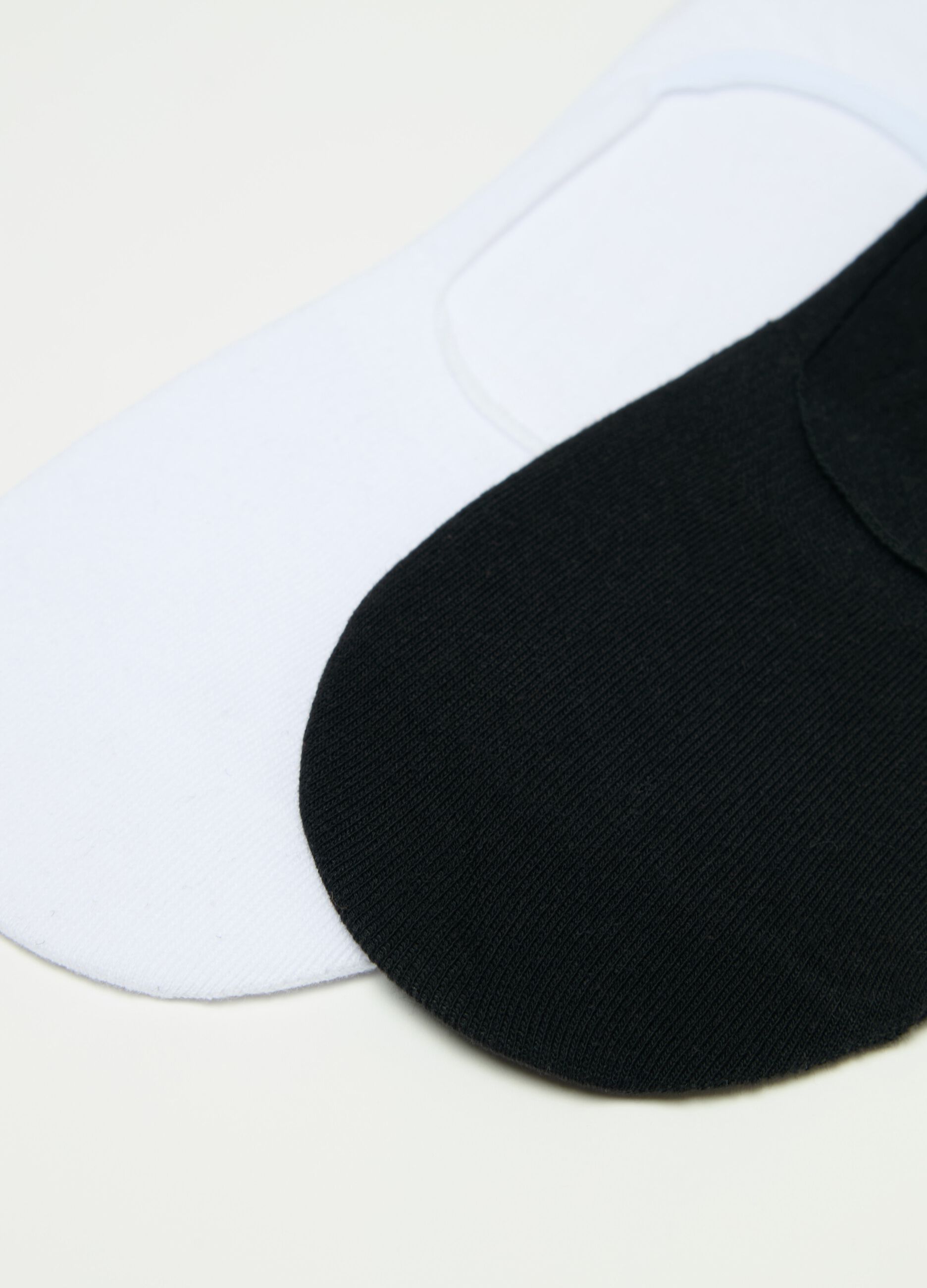 Two-pair pack white and black shoe liners