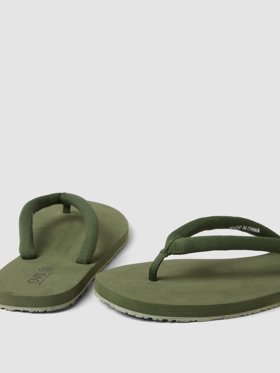 Infradito verdi con cinturini spessi_2