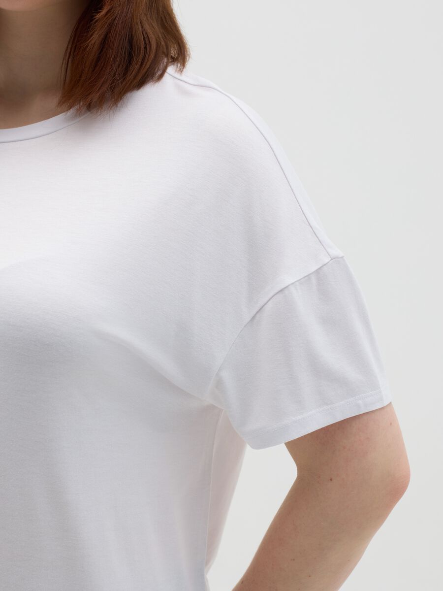 Curvy white regular-fit T-shirt in stretch viscose_3