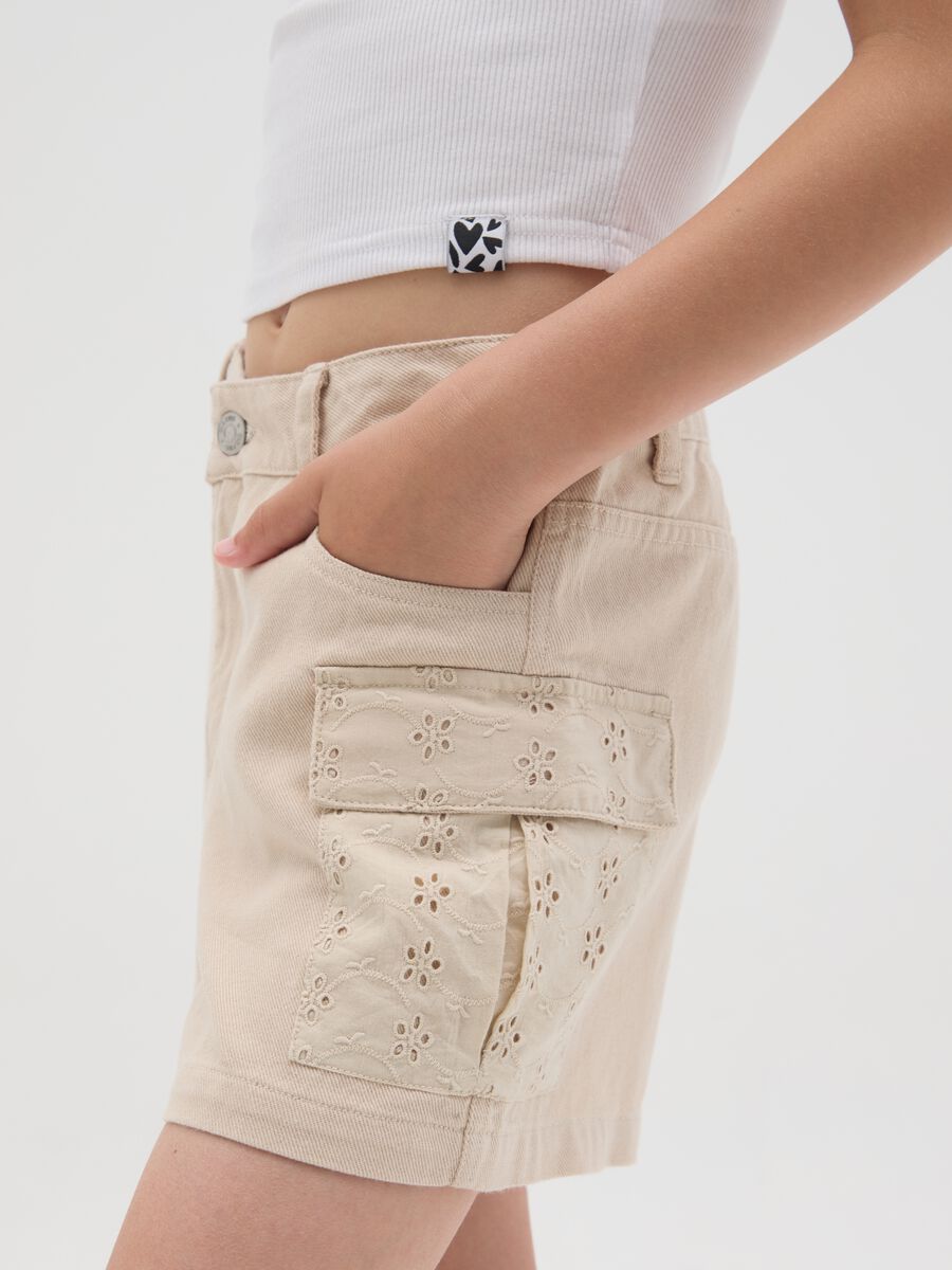 Girls' pure cotton beige regular fit shorts with side pockets_3