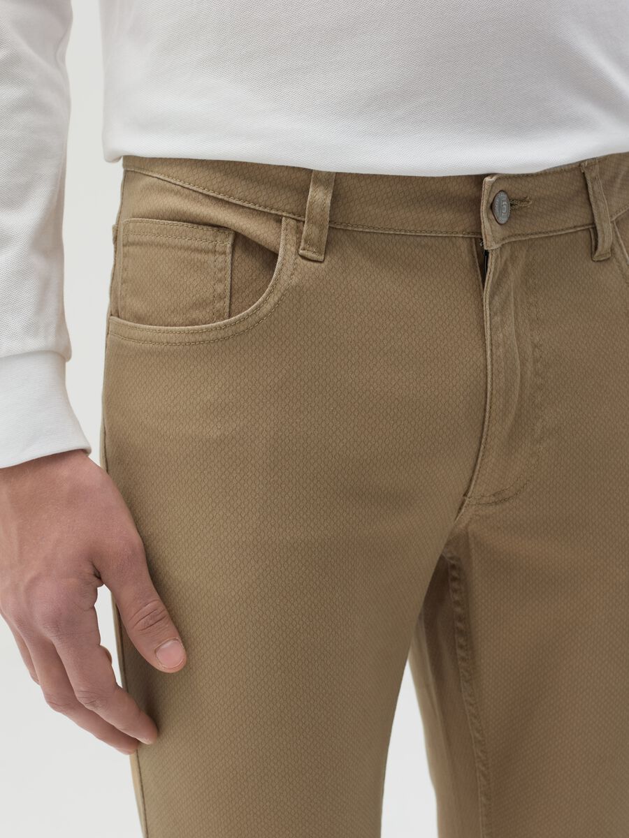 Regular-fit chino trousers with micro pattern_2