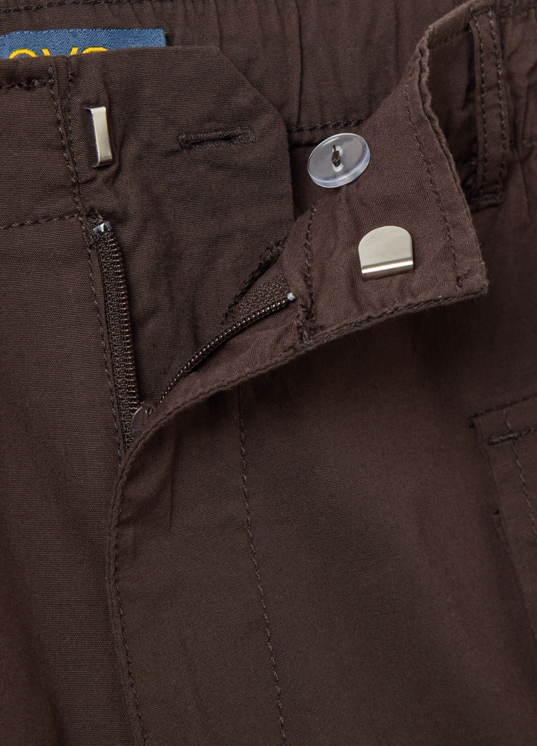 Short da donna in cotone elasticizzato marroni regular fit con tasche applicate
