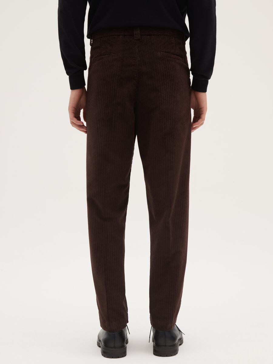 Brown chino trousers in regular fit ribbed cotton-blend_2