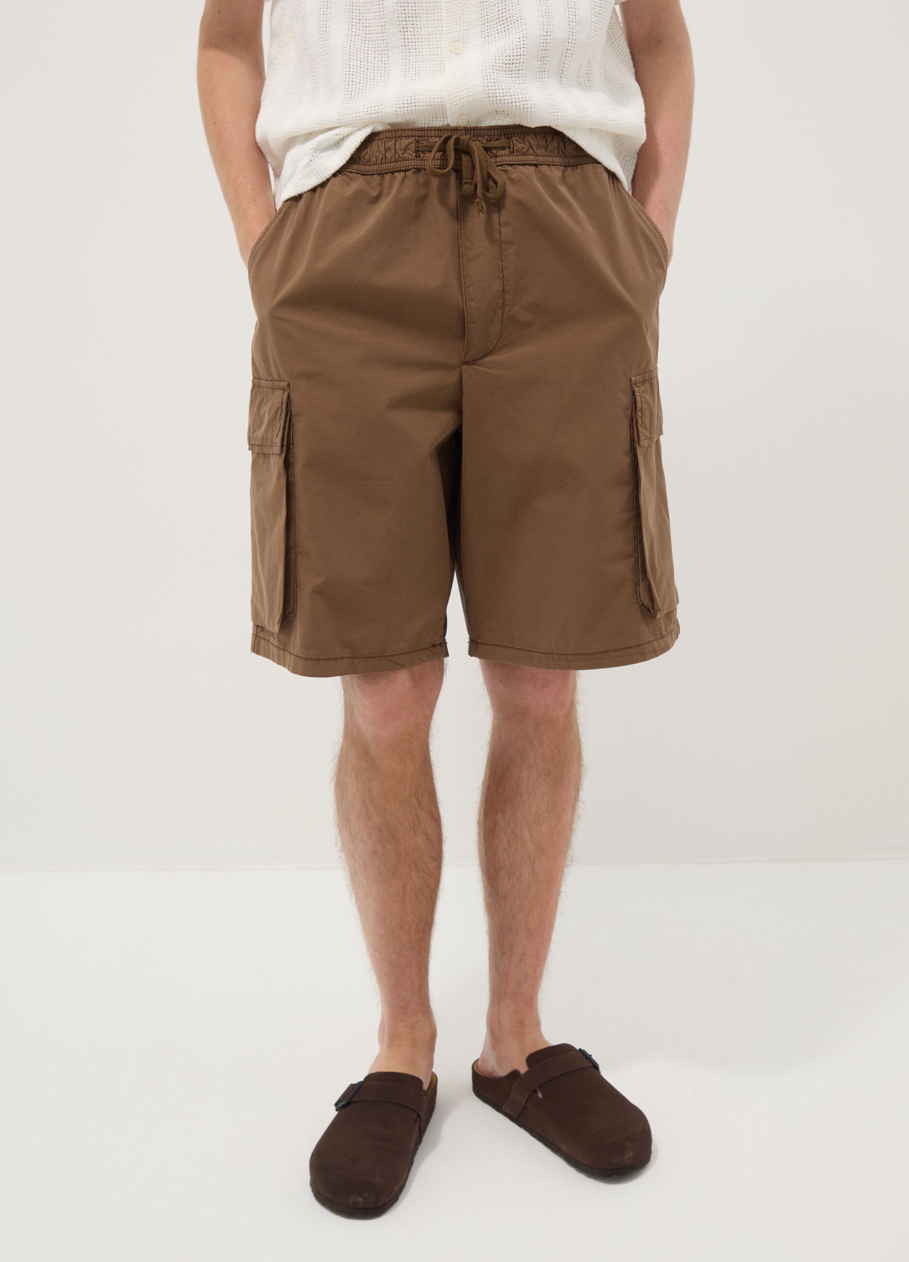 Brown cotton cargo Bermuda shorts with a baggy fit