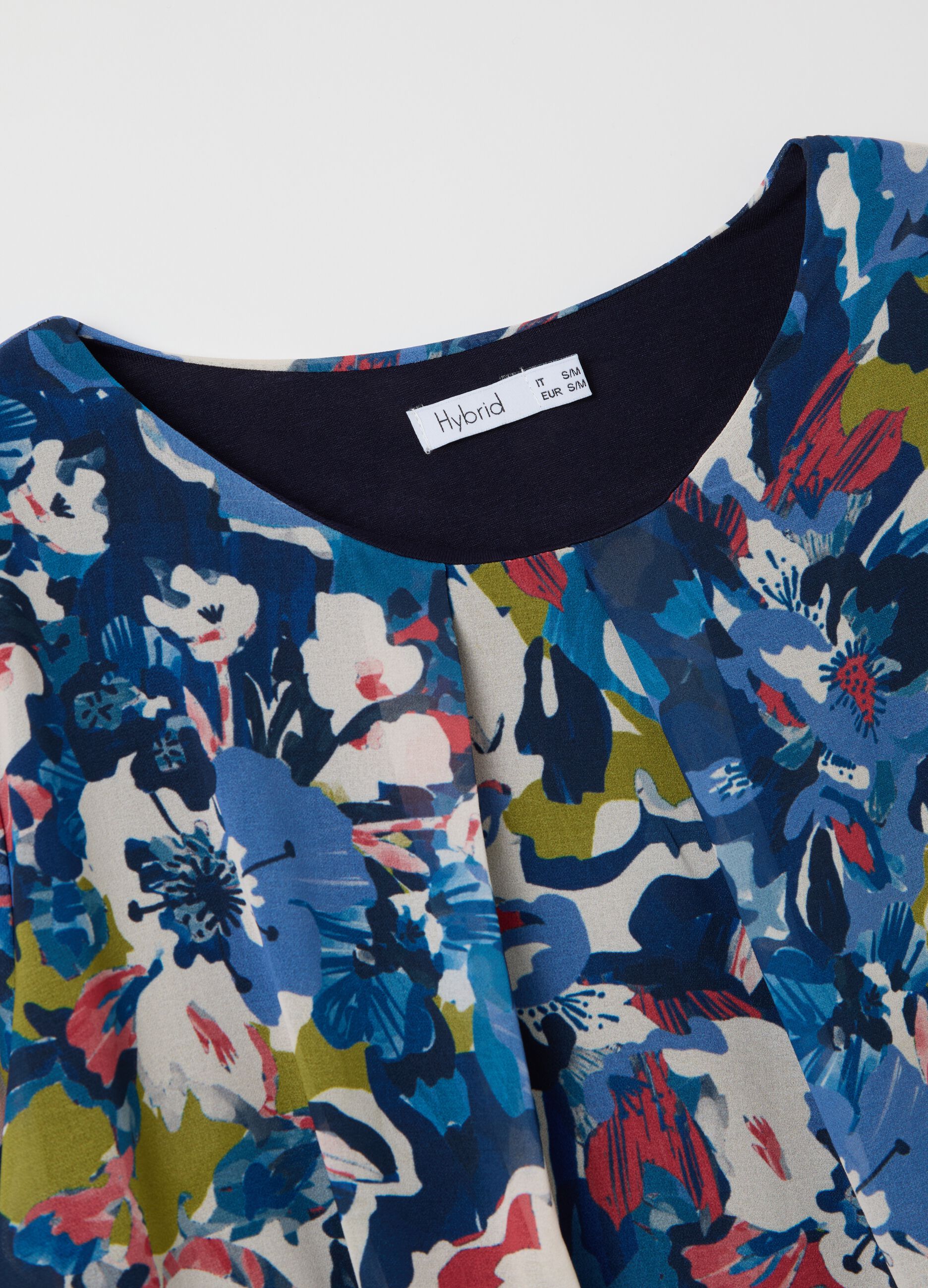 Long-sleeved blouse with floral print