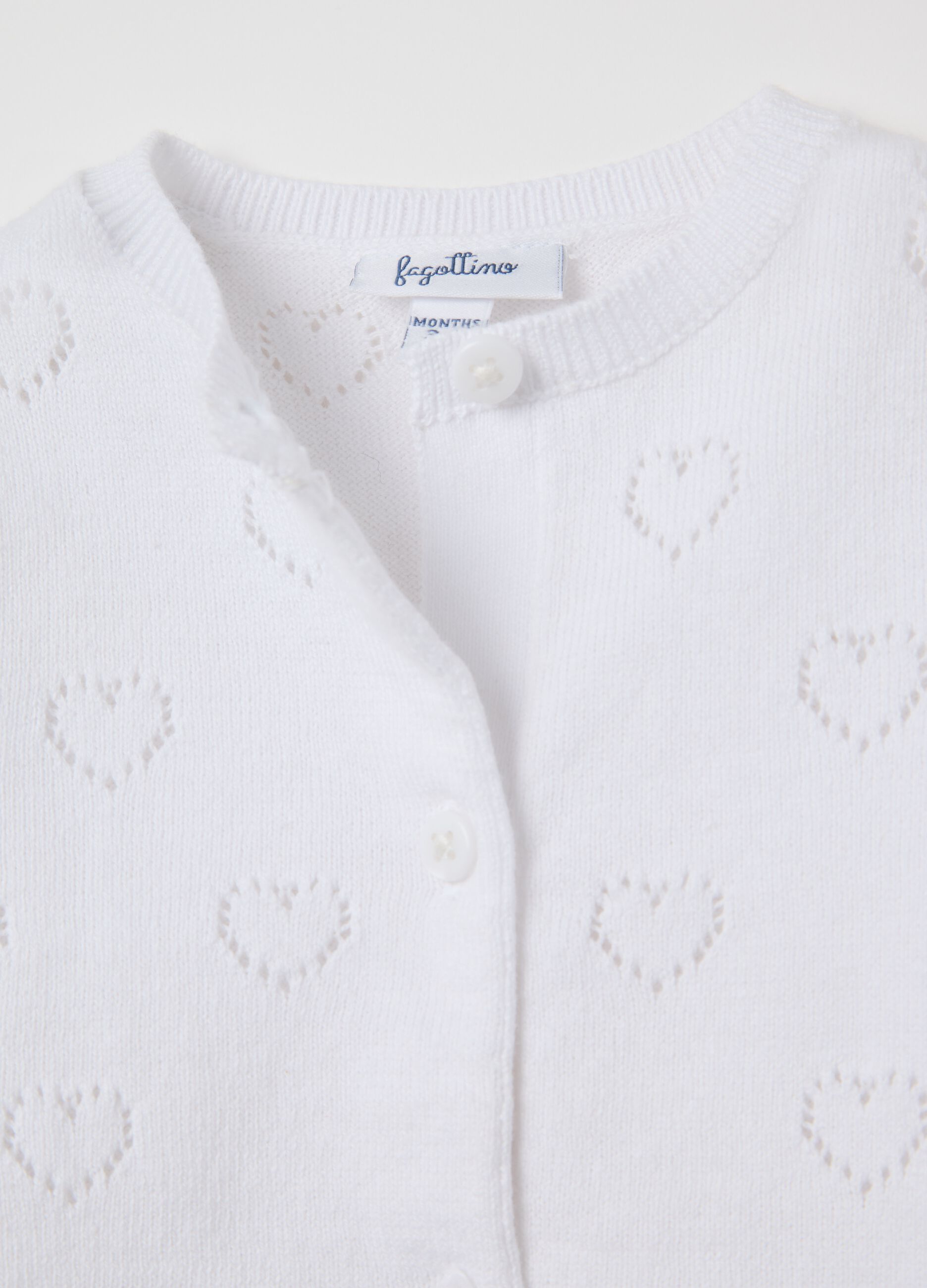 Cardigan bianco con motivo a cuori traforato