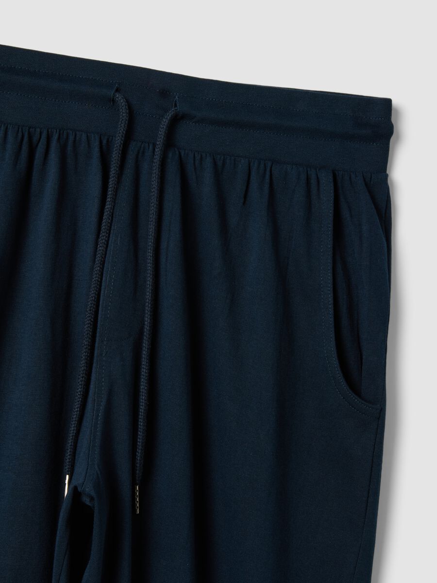 Pantaloni pigiama blu in cotone organico con coulisse_6