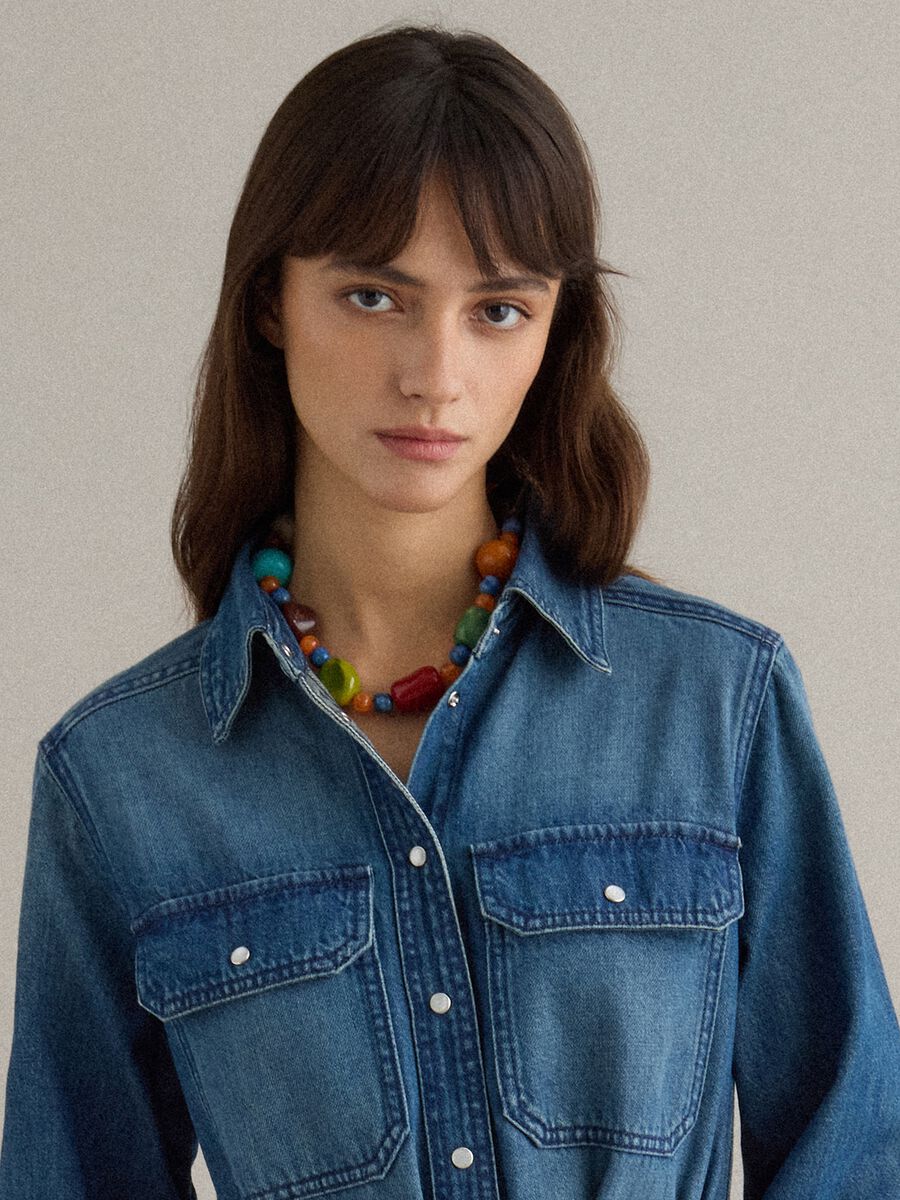 Collana in resina multicolor con chiusura regolabile_1