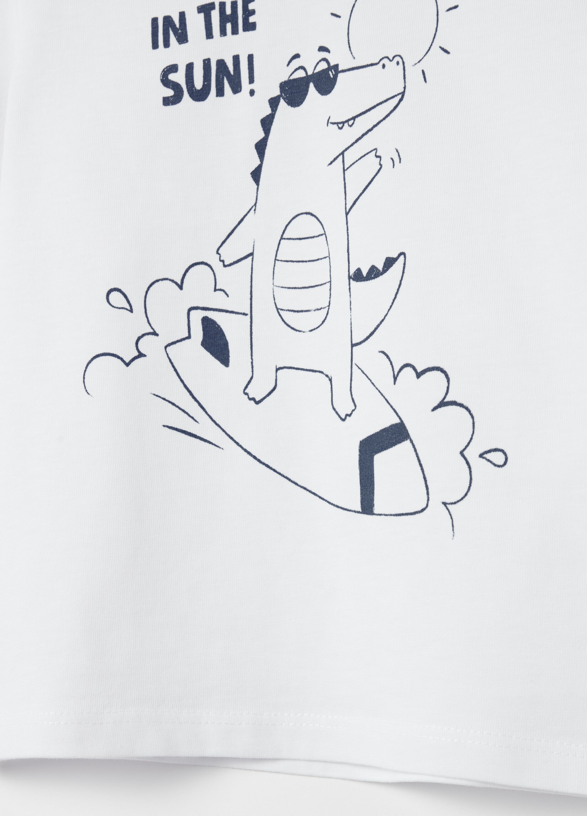 Cotton T-shirt with "Fun in the sun!" crocodile print