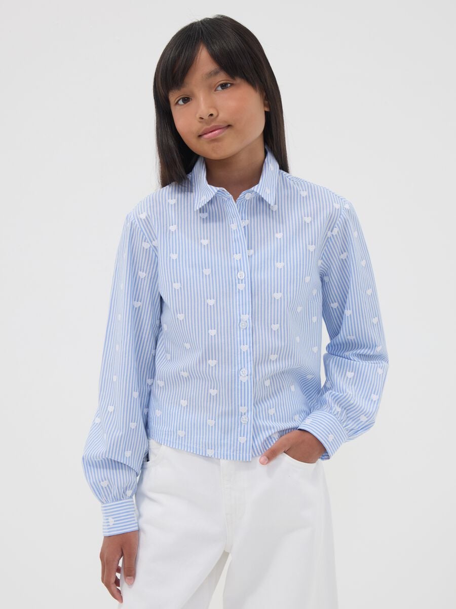 Camicia azzurra a righe in puro cotone con cuori per ragazza_0