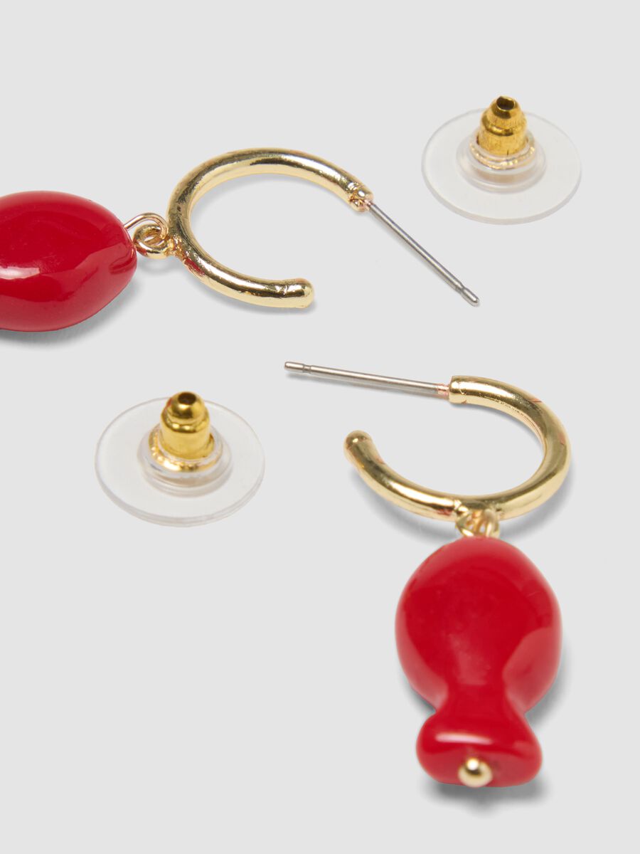 Red resin fish pendant earrings_2
