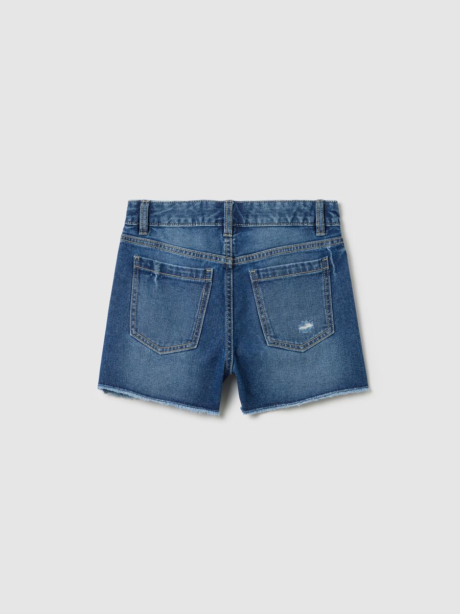 Denim shorts with five pockets and abrasions_4