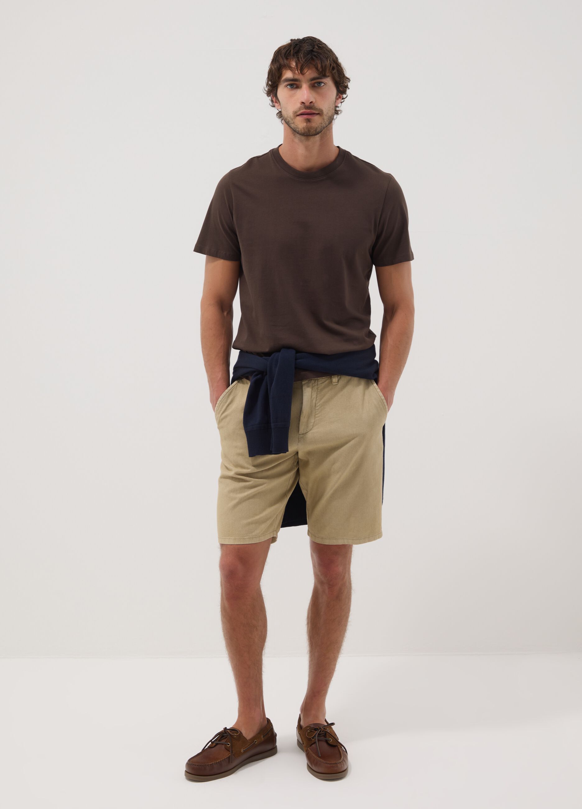 Beige chino Bermuda shorts in a linen and cotton blend