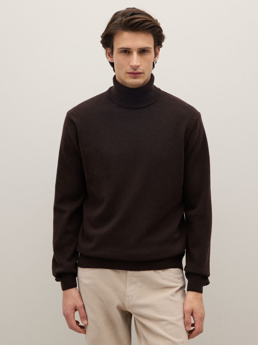 Brown high-neck lambswool turtleneck regular fit_0