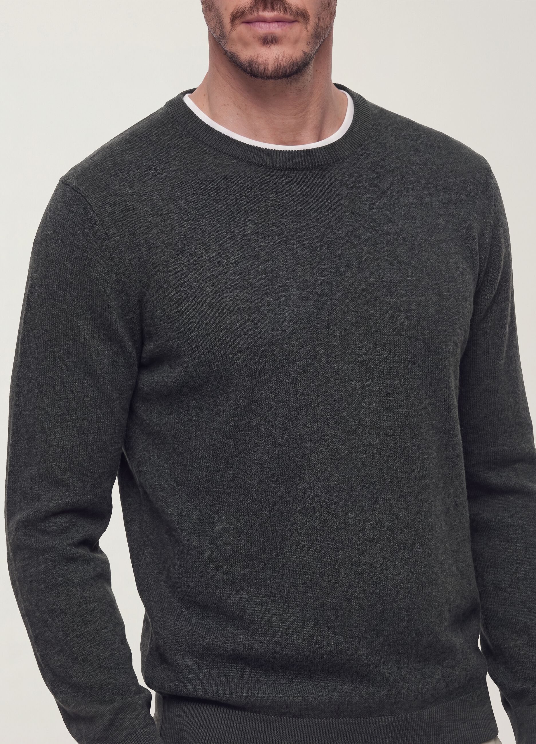 Grey crew-neck viscose-blend jumper, regular fit