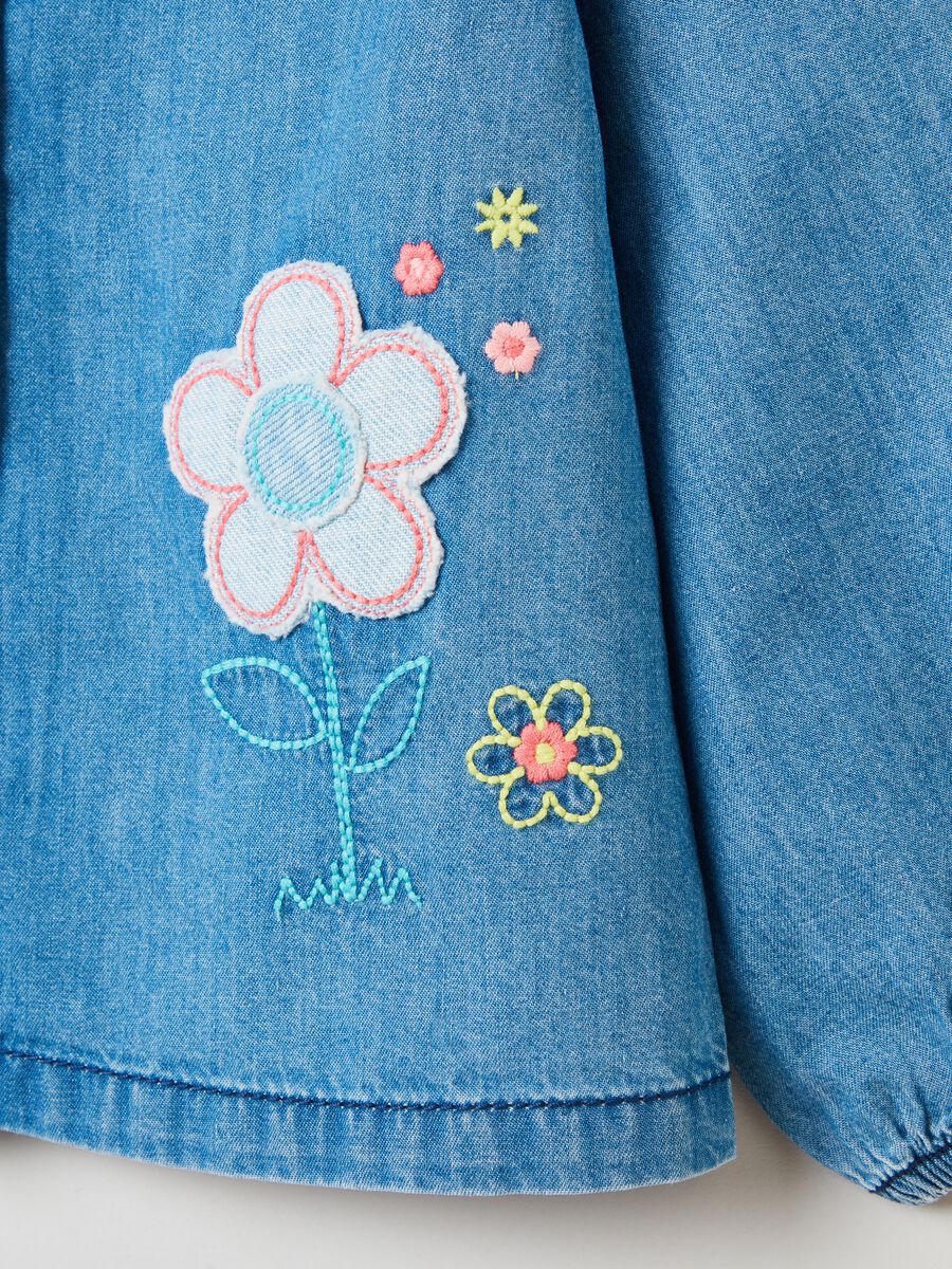 Camicia in denim con ricamo e patch_2
