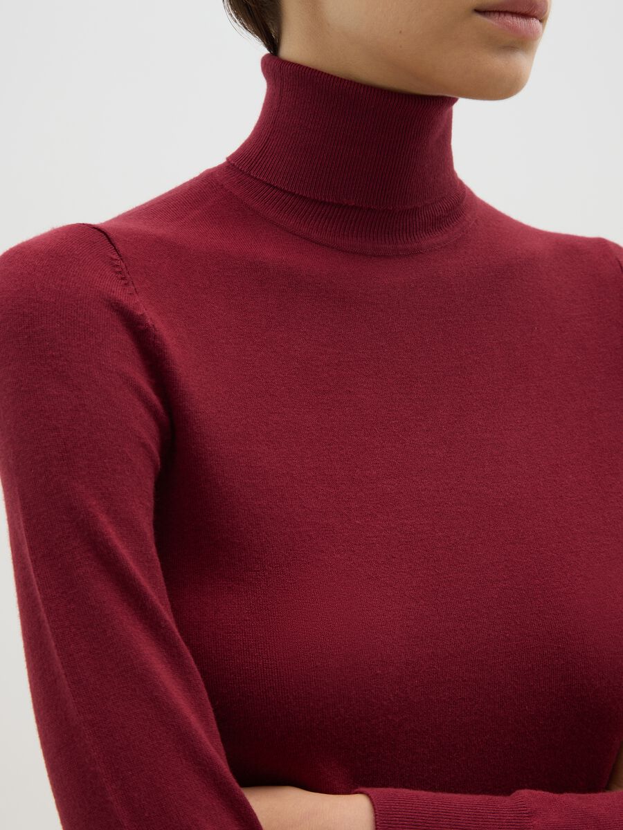 Maglione a coste rosso con collo alto regular fit_3