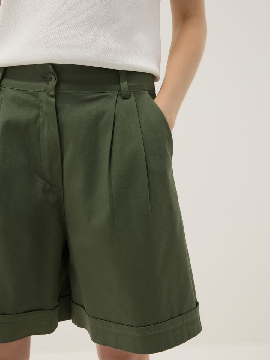 Green stretch cotton shorts_3