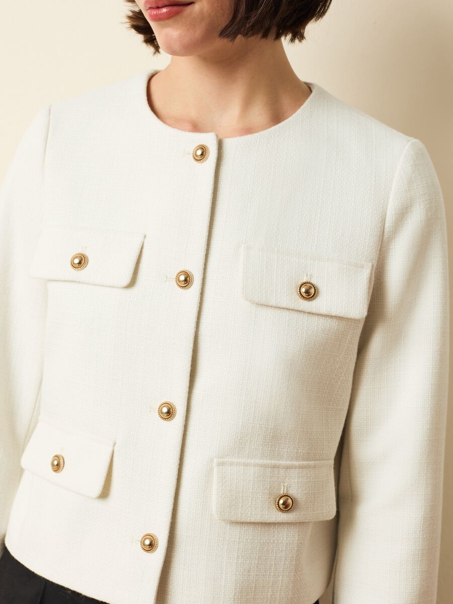 Short jacket with golden buttons_3