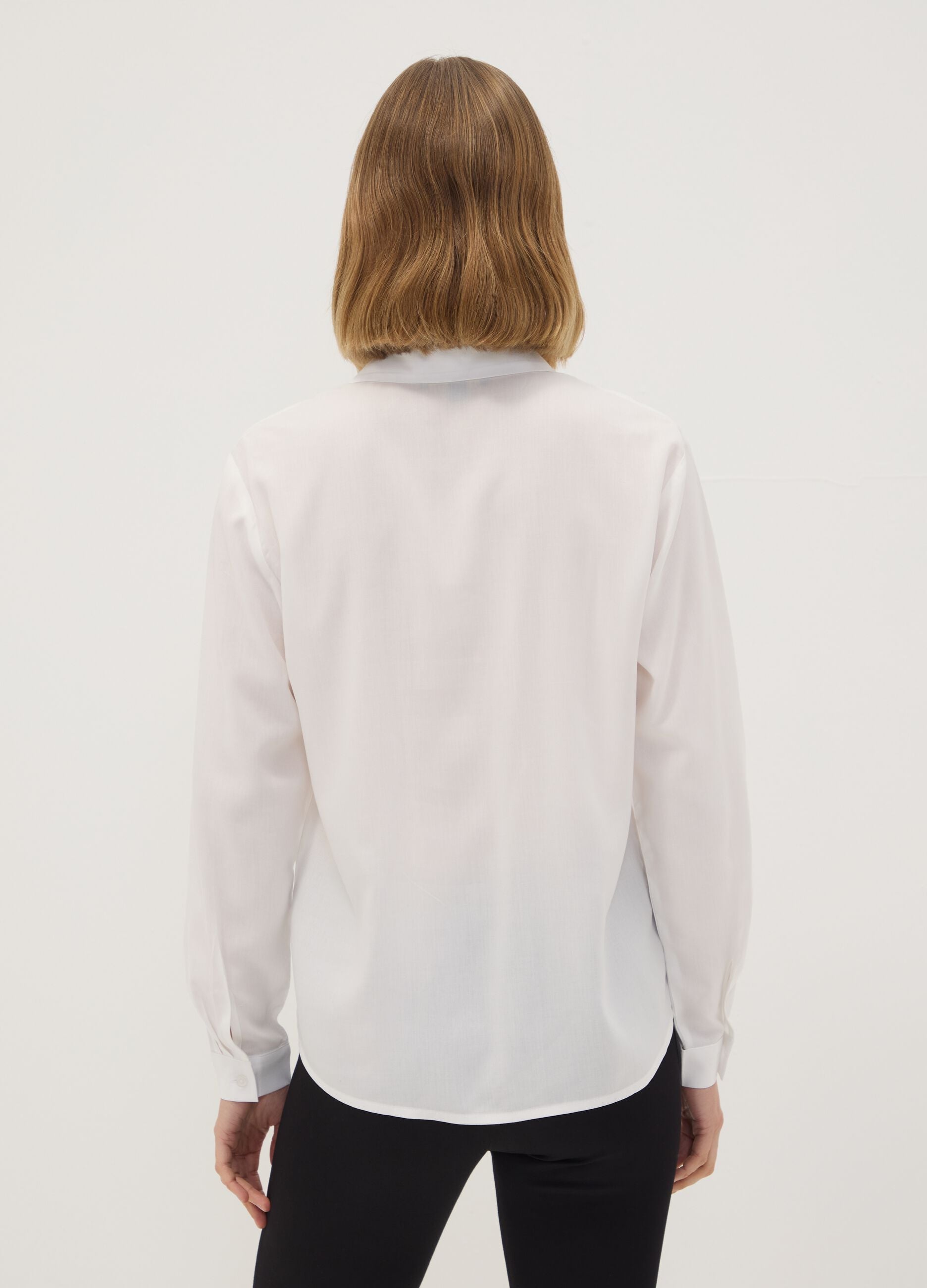 Camicia bianca in pura viscosa con colletto classico regular fit