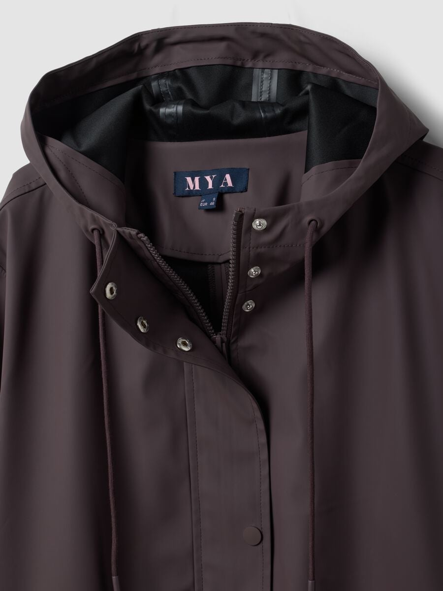 Giacca antipioggia viola con cappuccio e chiusura zip e bottoni regular fit_2