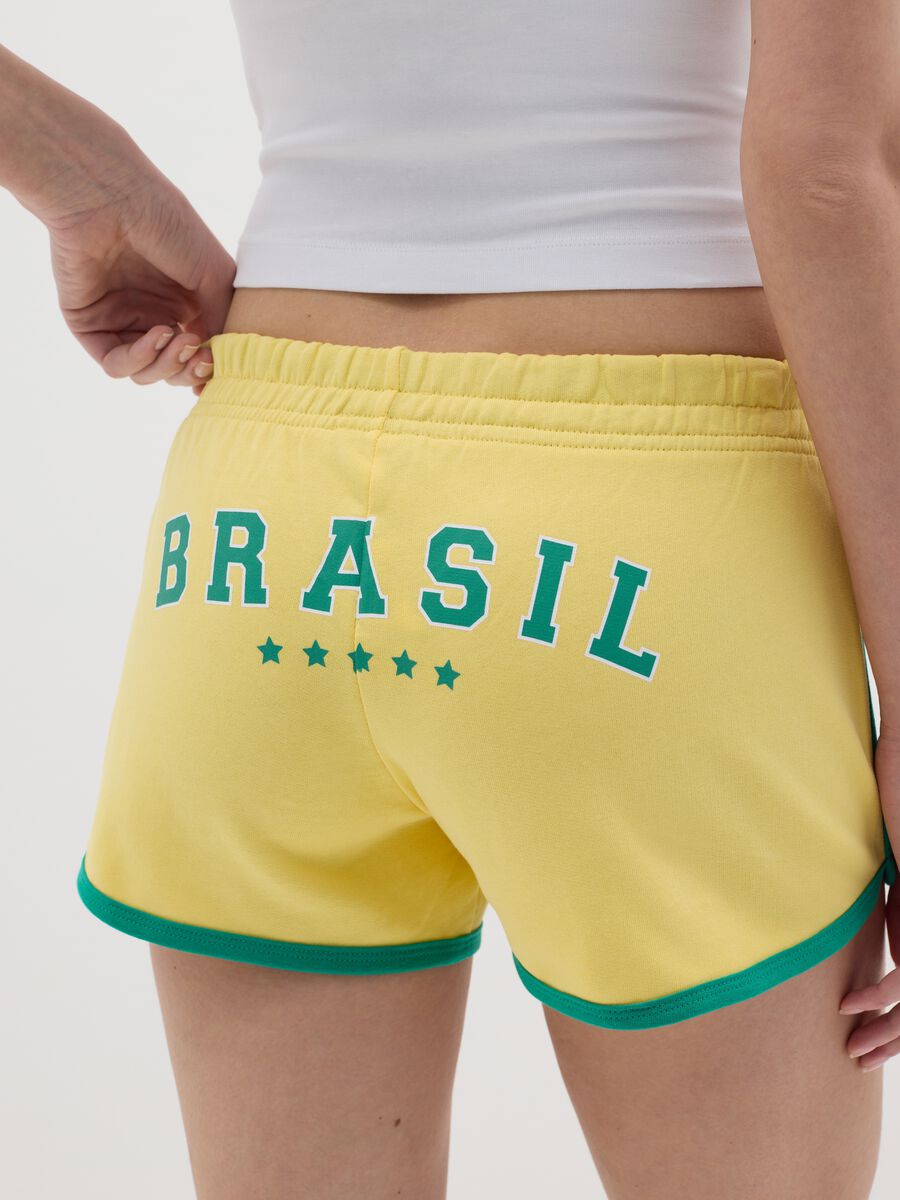 Women’s shorts in 100% yellow cotton with regular fit and print_3
