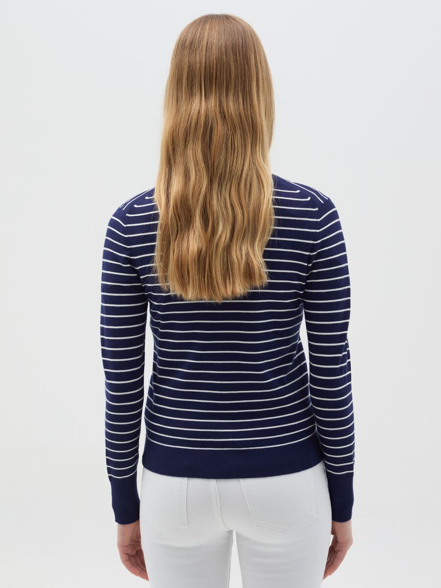 Cardigan with striped pattern_3