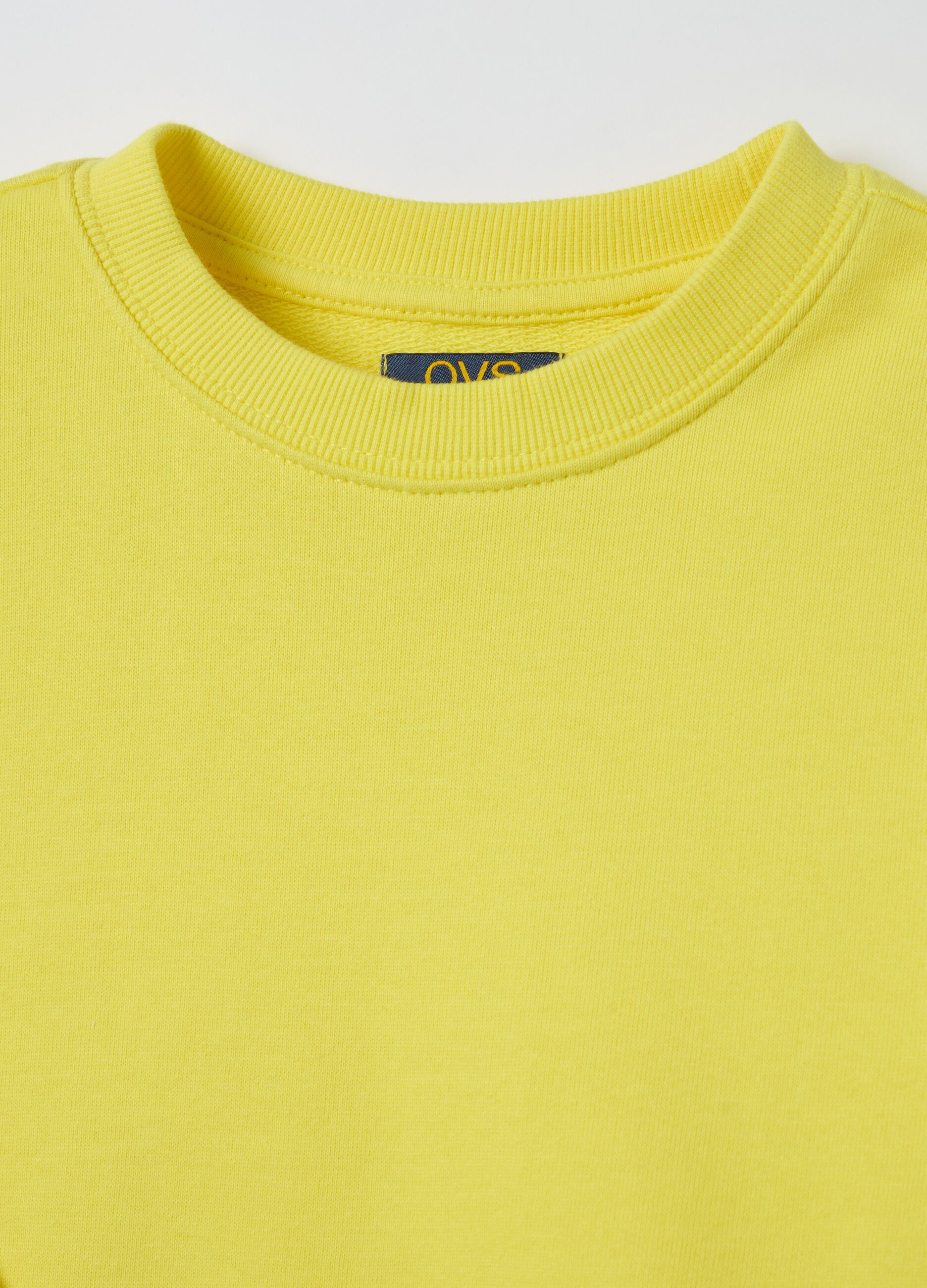 Solid colour sweatshirt with round neck