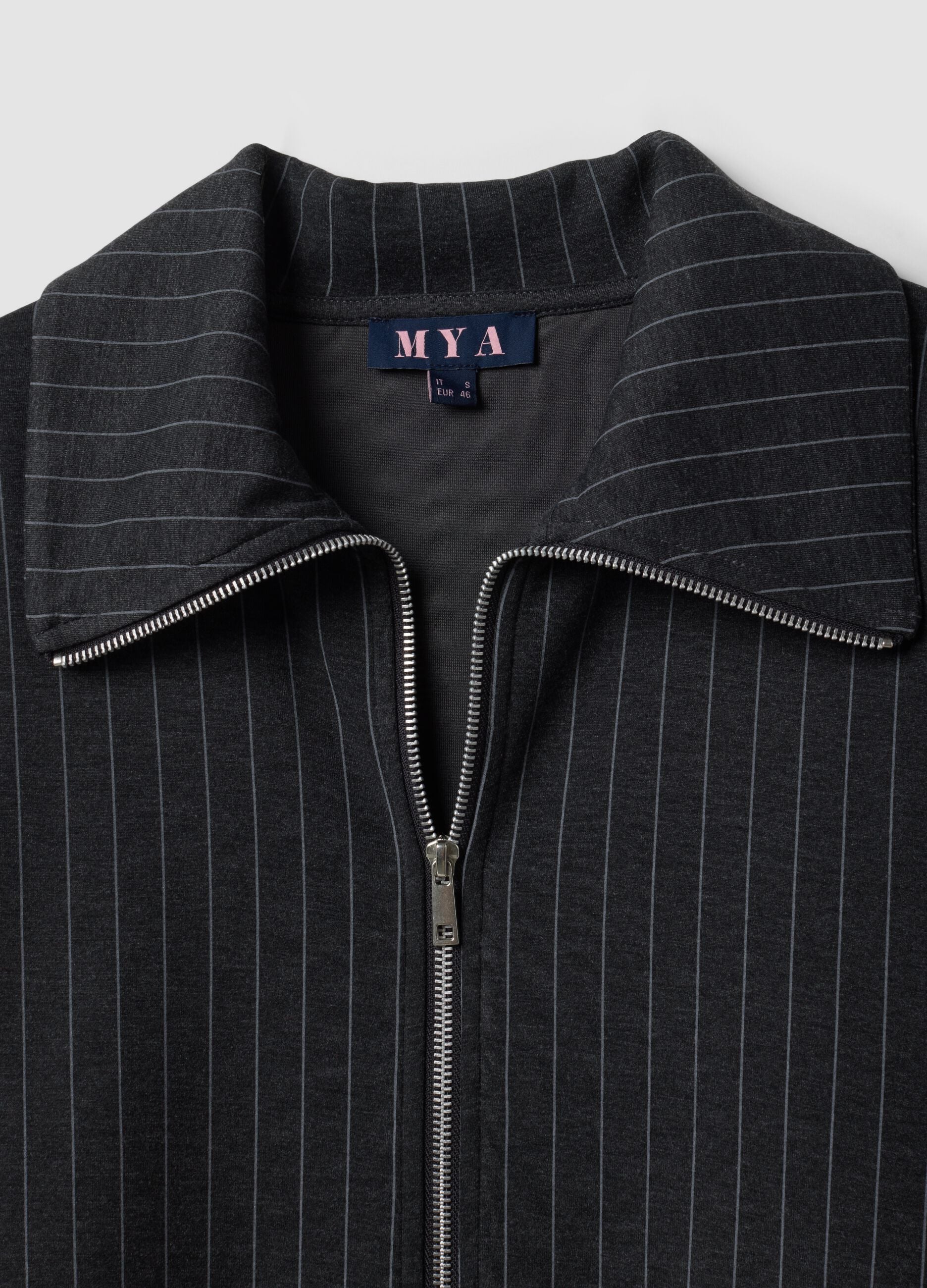 Felpa full zip grigia in viscosa elasticizzata a righe con colletto