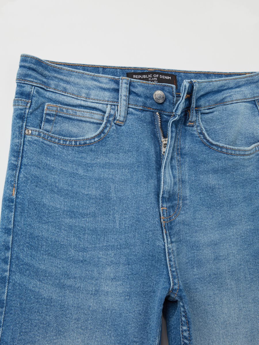 Flare-fit jeans with five pockets_5