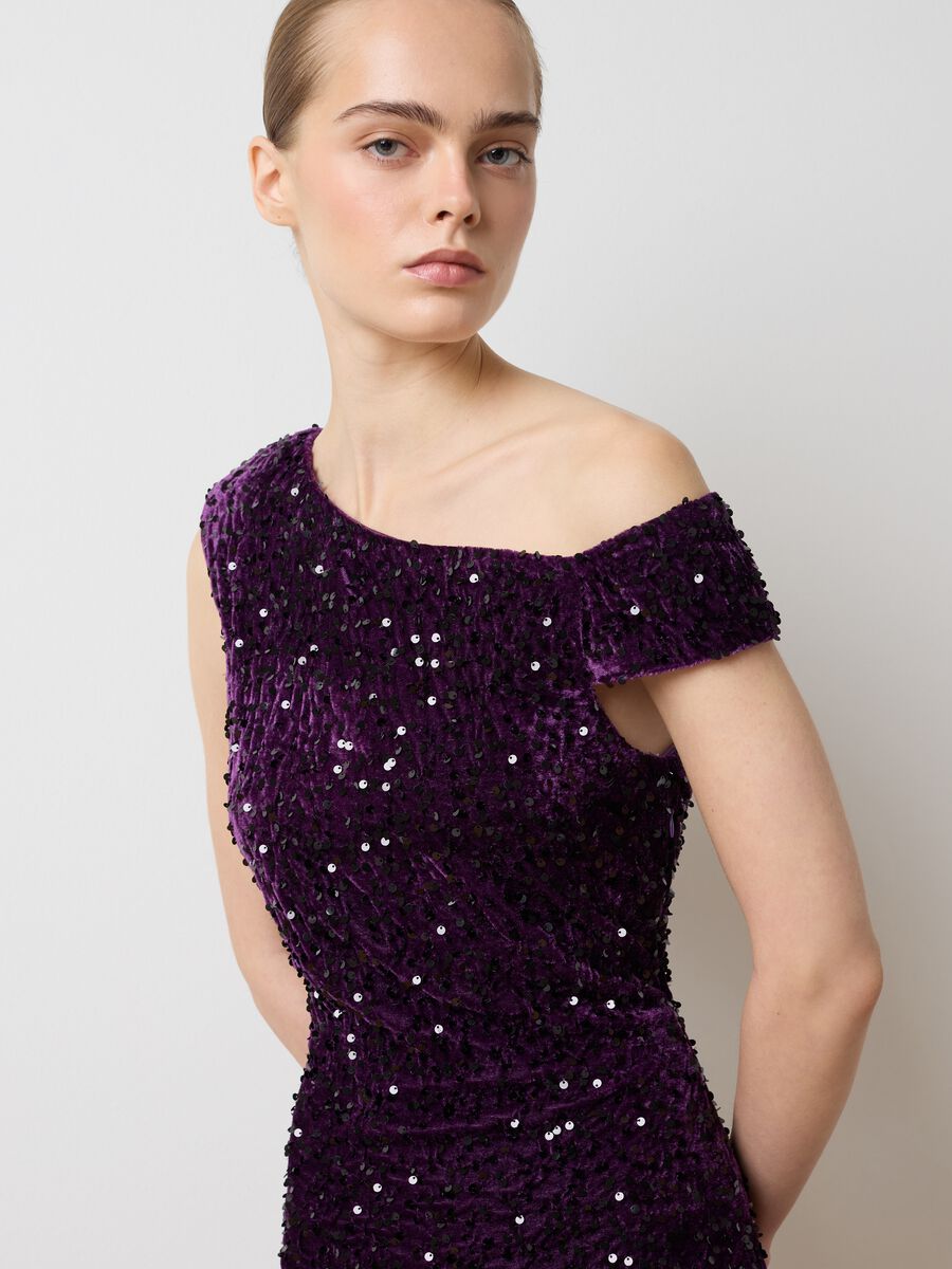 Abito viola con paillettes vestibilità fitted_0