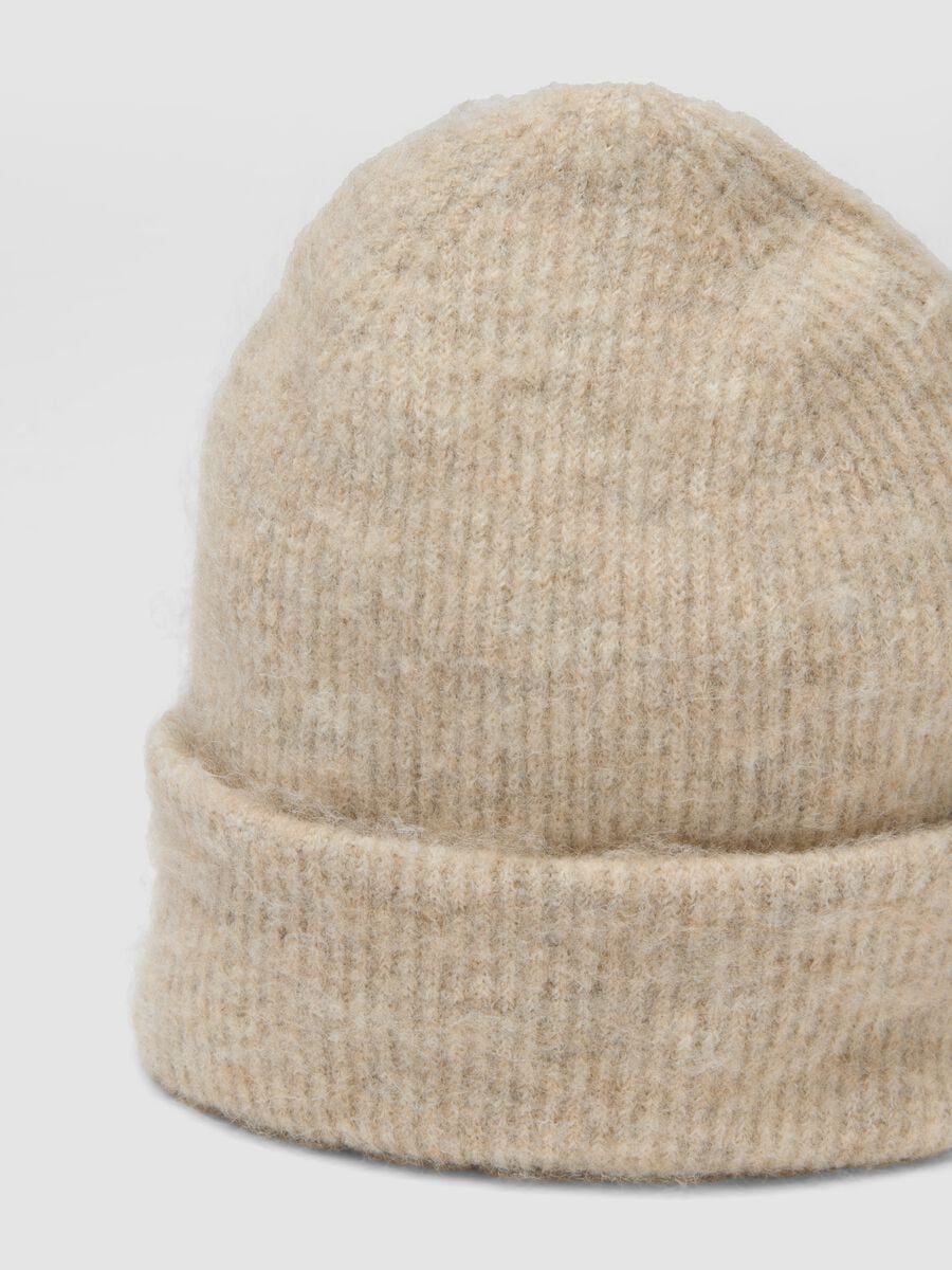 Cappello beige in lana e alpaca elasticizzato_2