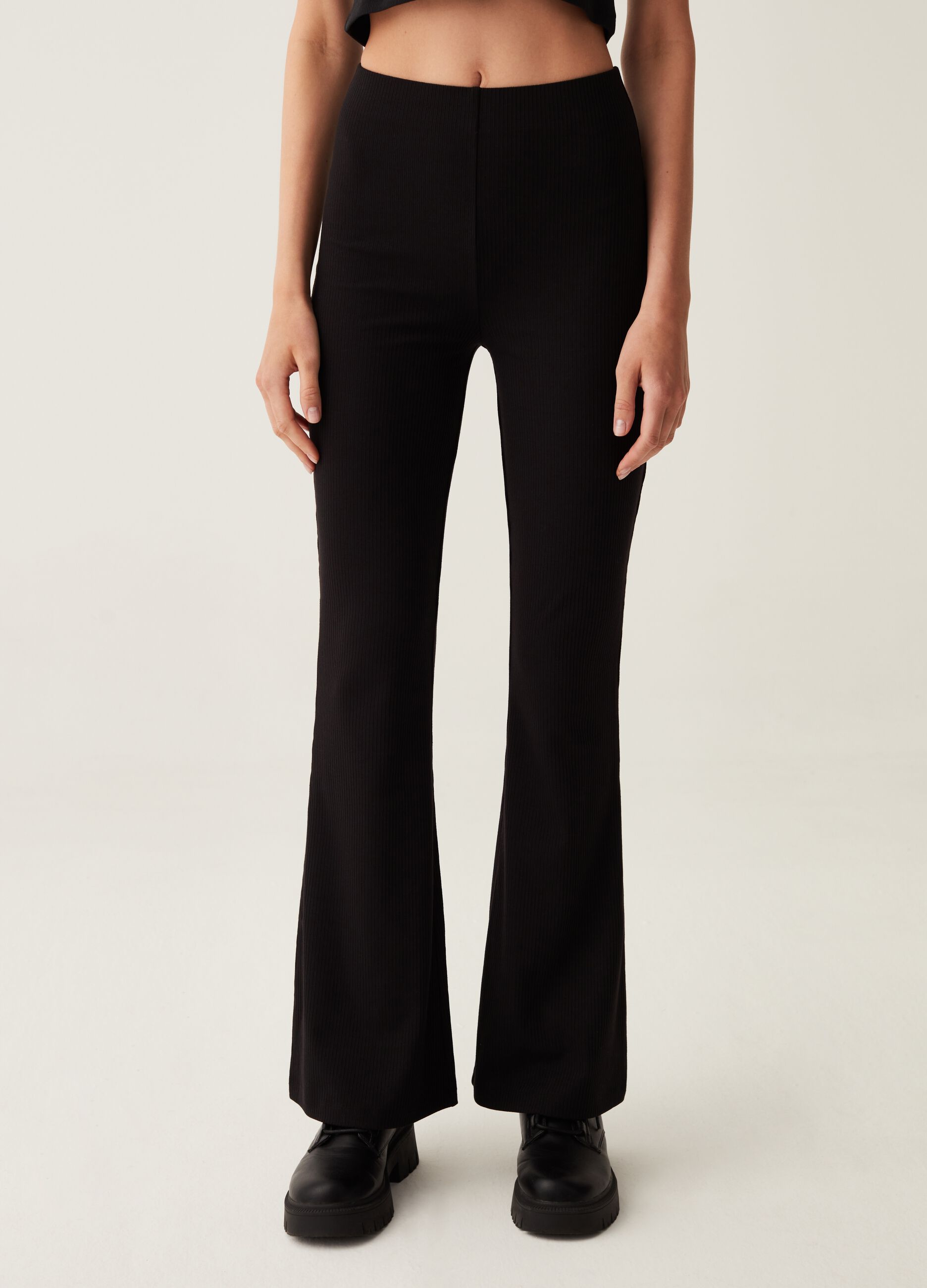 Pantalone flare fit a coste piatte
